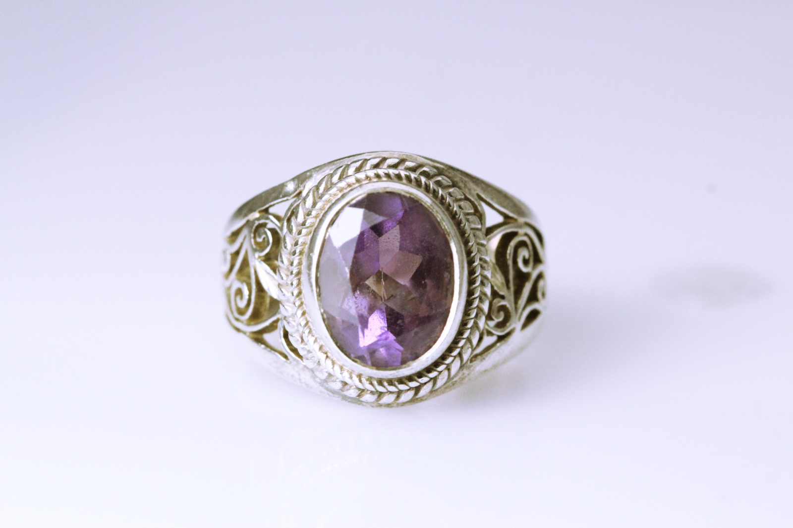 925 Sterling Silver Size 7.5 Oval Purple Stone Ring 7.3 Grams (RIN7663)