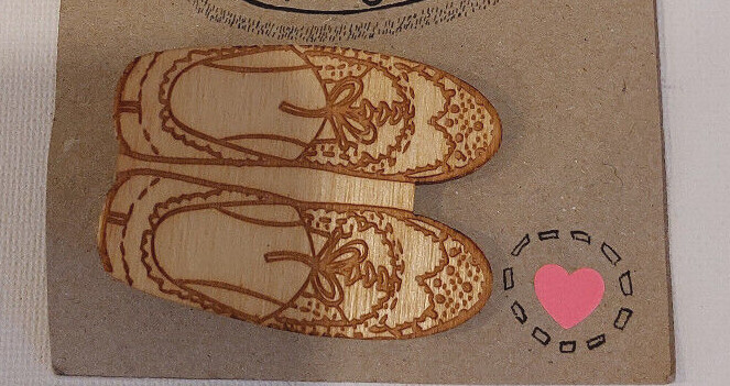 WOODEN BADGE JEWELLERY PAIR of SHOES BROOCH 5 x 3.5cm HAND MADE
