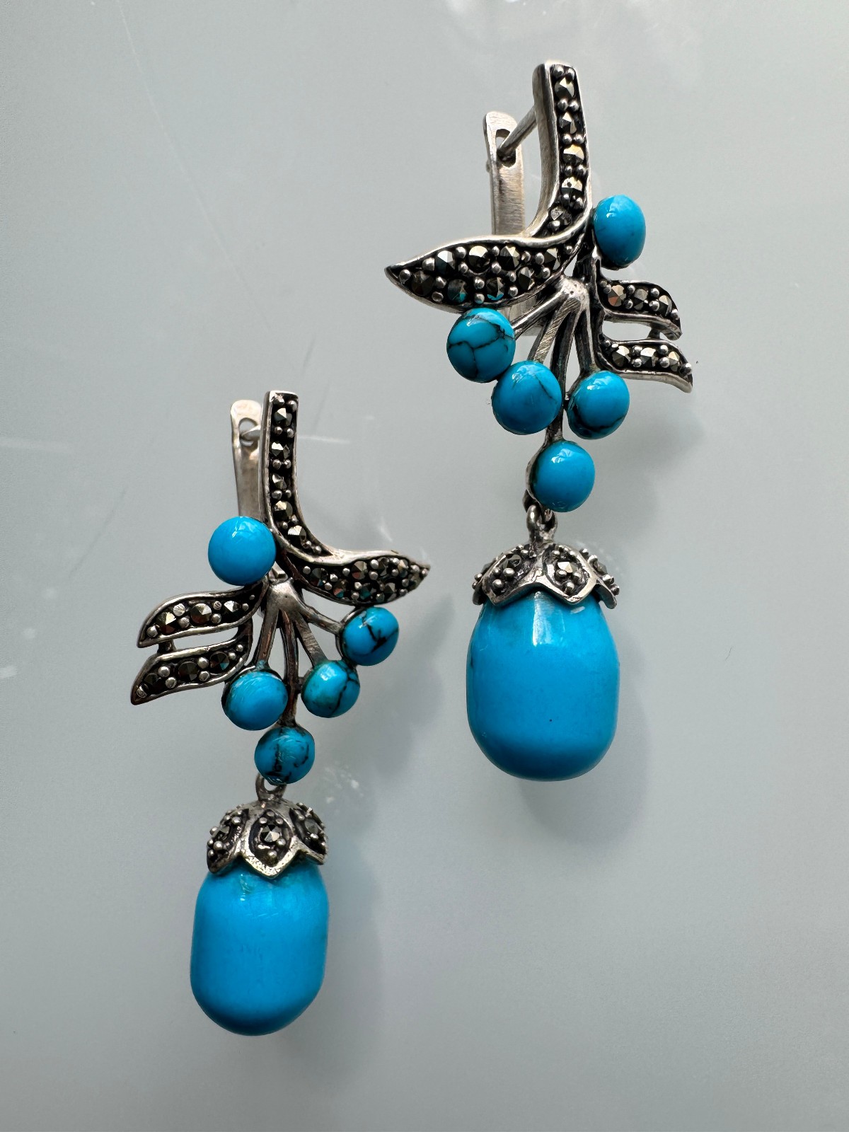 Eye catching Earrings, Stabilized Turquoise gems, Stud, 925 Silver, Marcasite