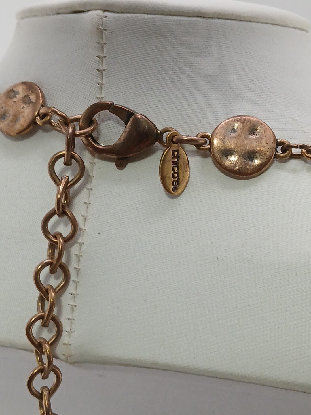 CHICO’S mixed metals hammered graduated discs stations design 36 in necklace