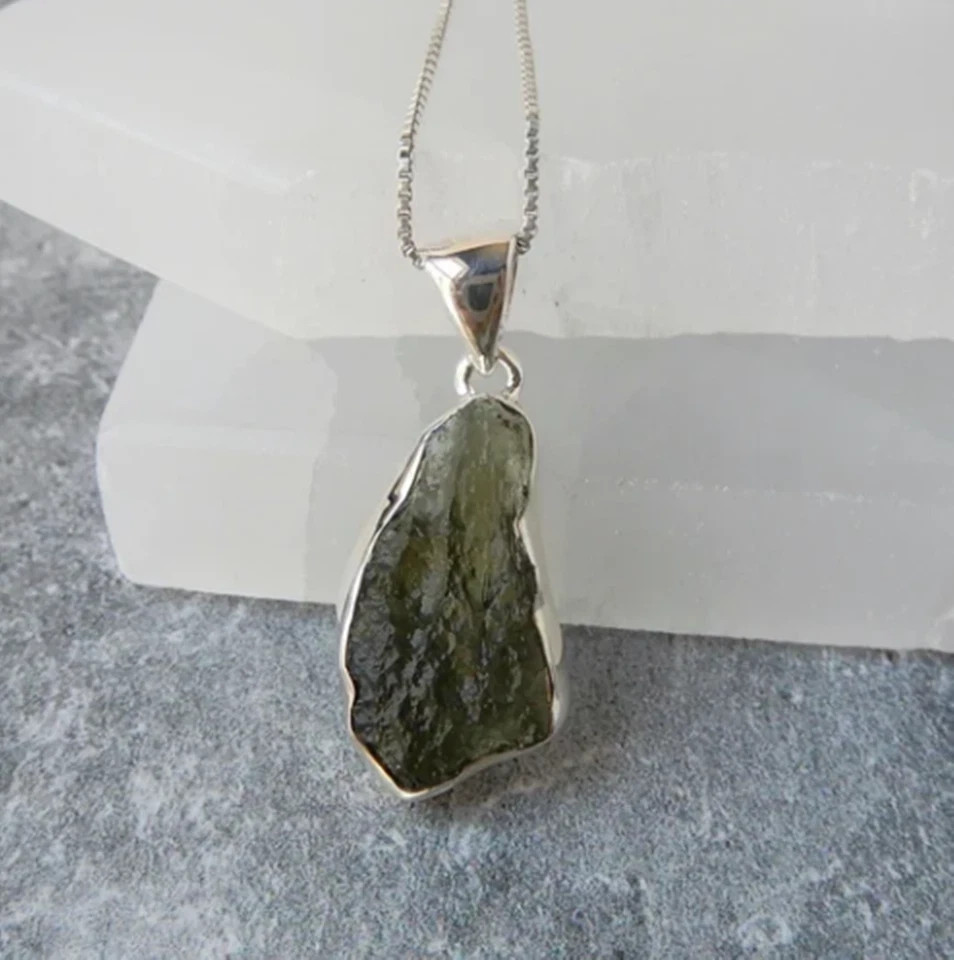 Raw Moldavite Pendant 925 Sterling Silver Handmade Gemstone Amazing Neck Pendant