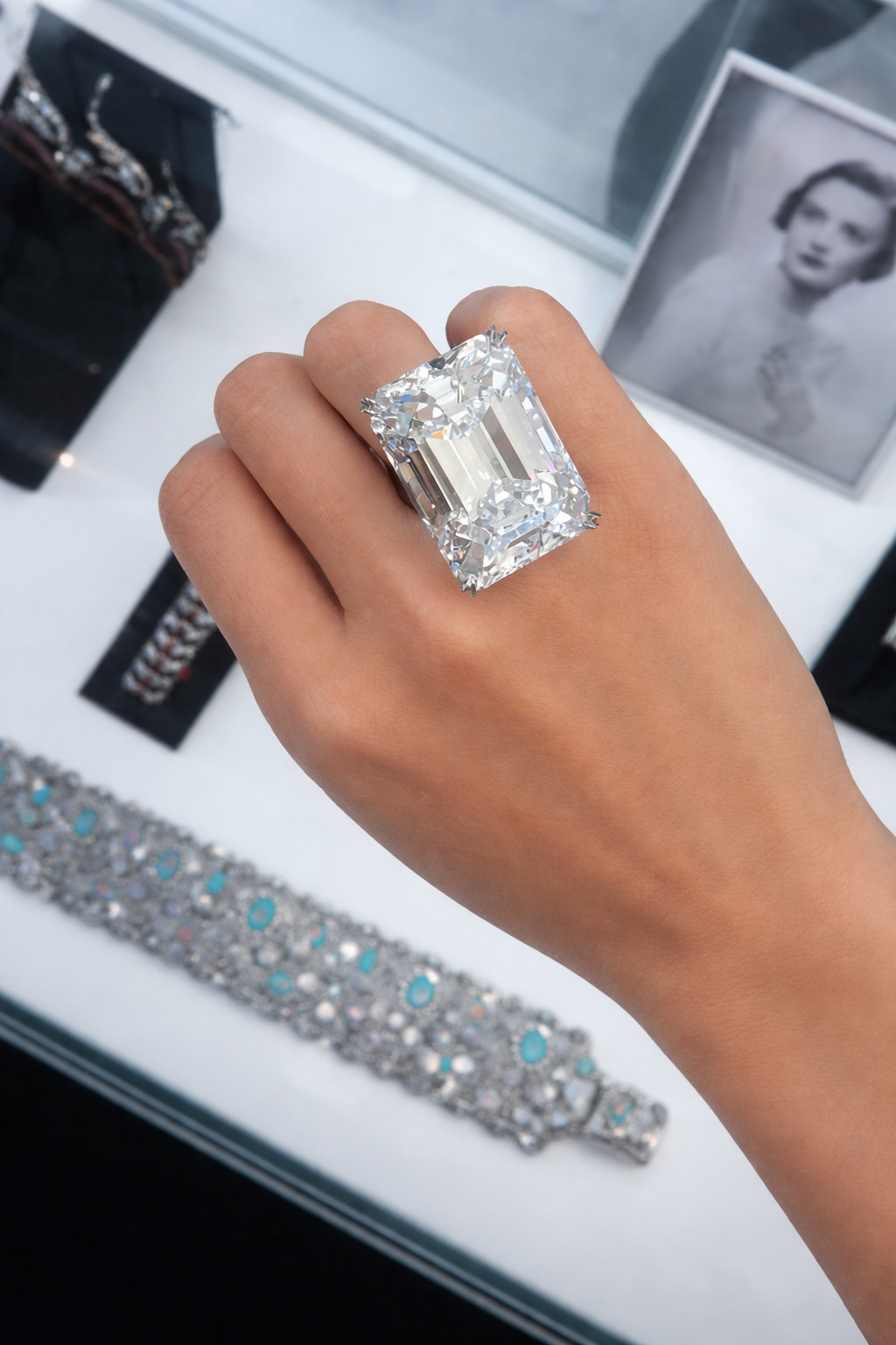 Star of Hollywood, Paris Fashion Week, Imperial Grace 65ct Austrian Crystal Ring