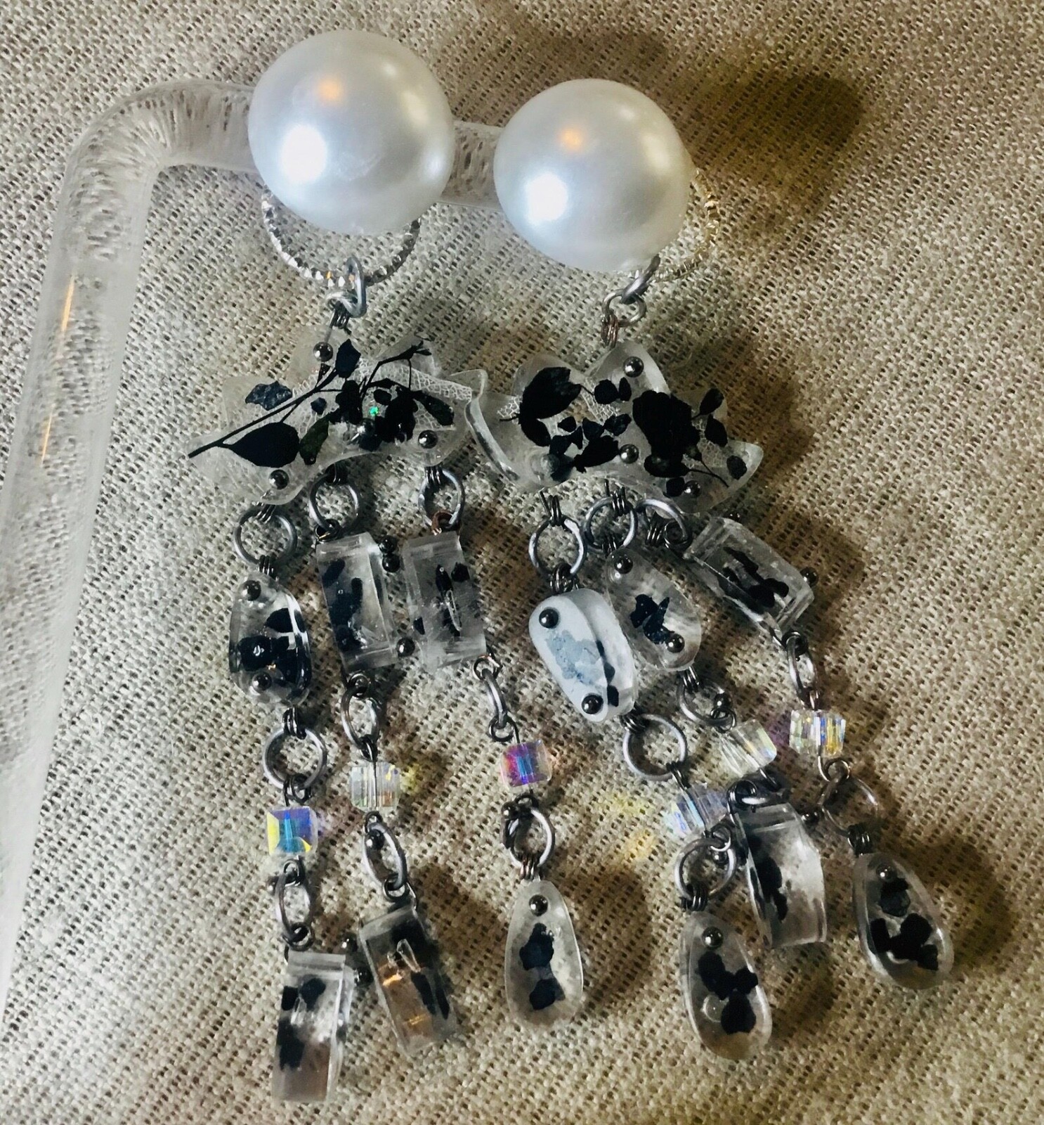 White Leaf and Black Flower Resin Jewelry Set – Handmade Bangle and Drop Earring