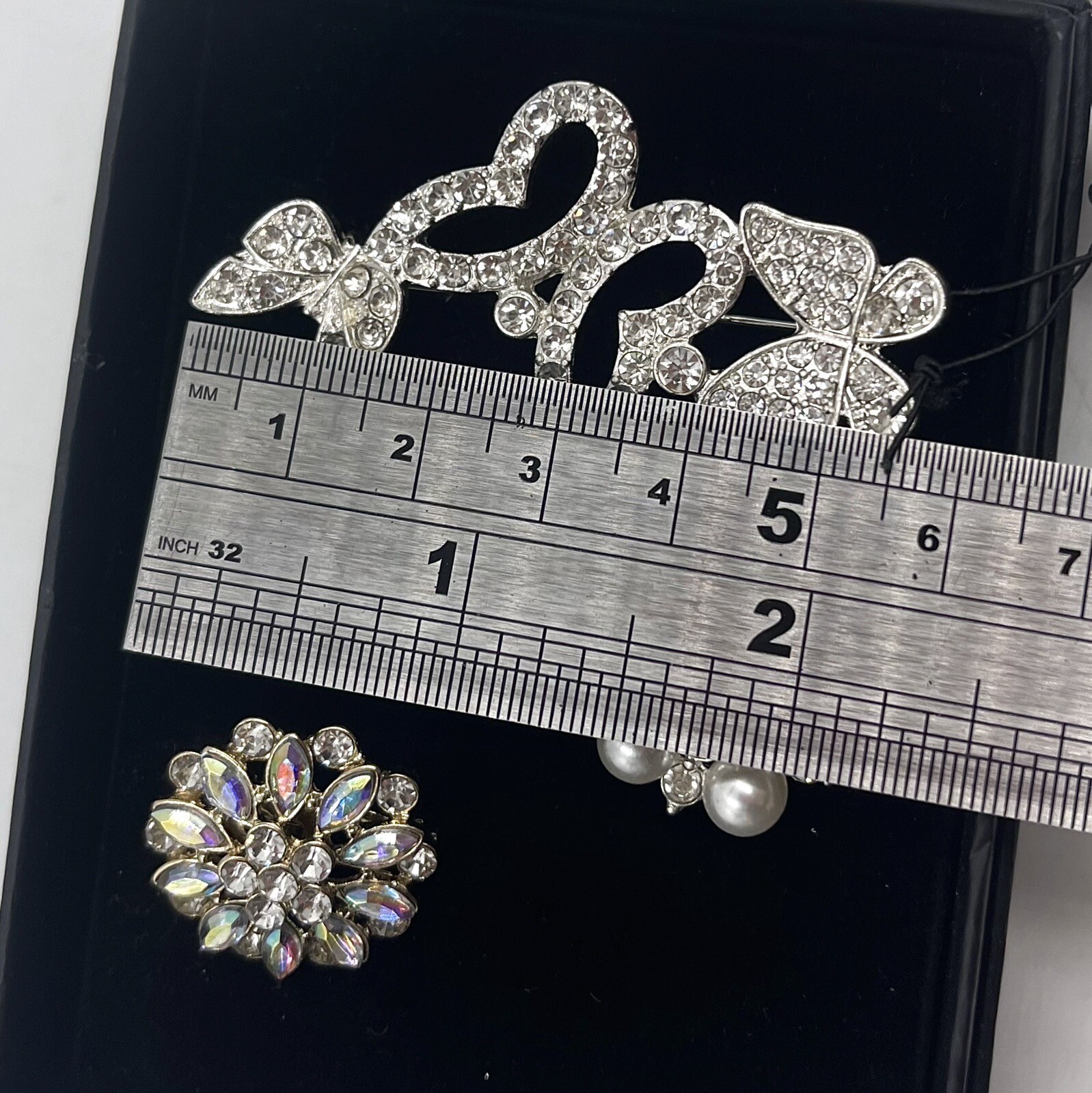 NEW JON RICHARD DEBENHAMS COLLECTION SET OF 3 LOVELY BROOCHES IN ORIGINAL BOX