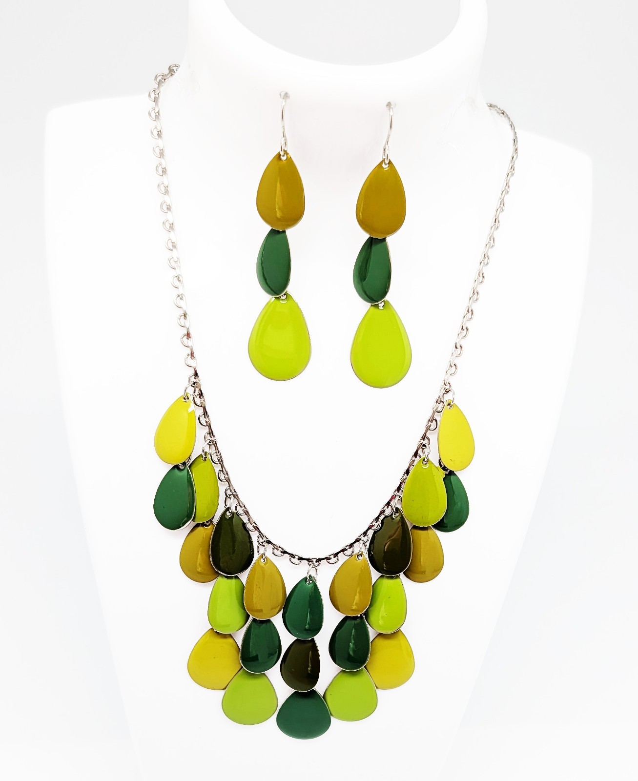DESIGNER INSPIRED 17 in GREEN MULTI PEAR SHAPED ENAMEL DISC DANGLE JEWELRY SET