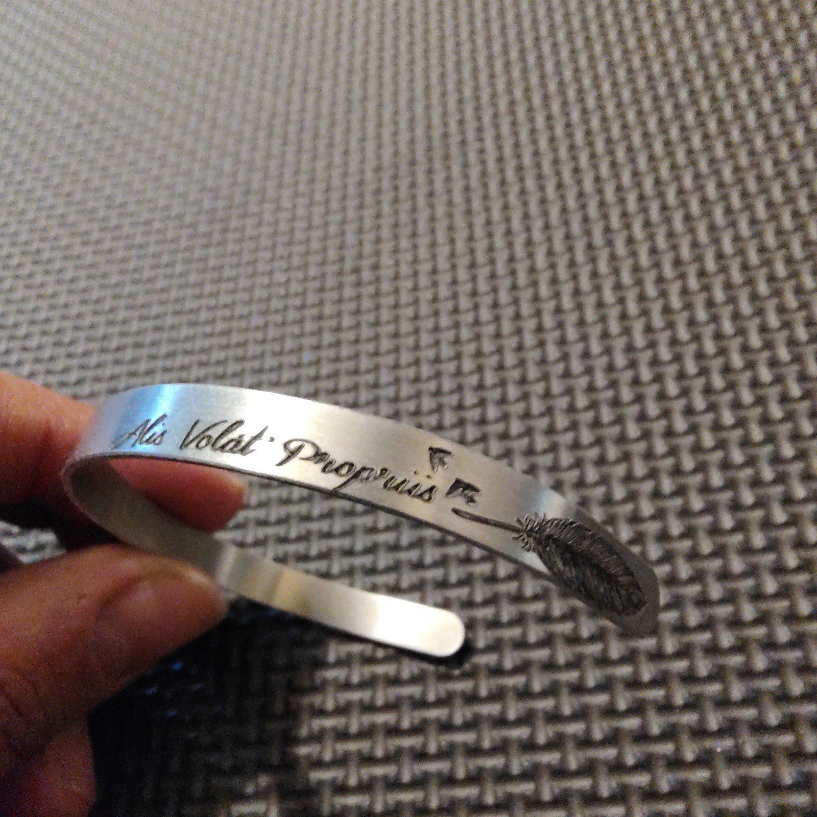 HANDMADE CUSTOM Aluminum Alis Volat Propriis Engraved Cuff Bangle Bracelet 6mm