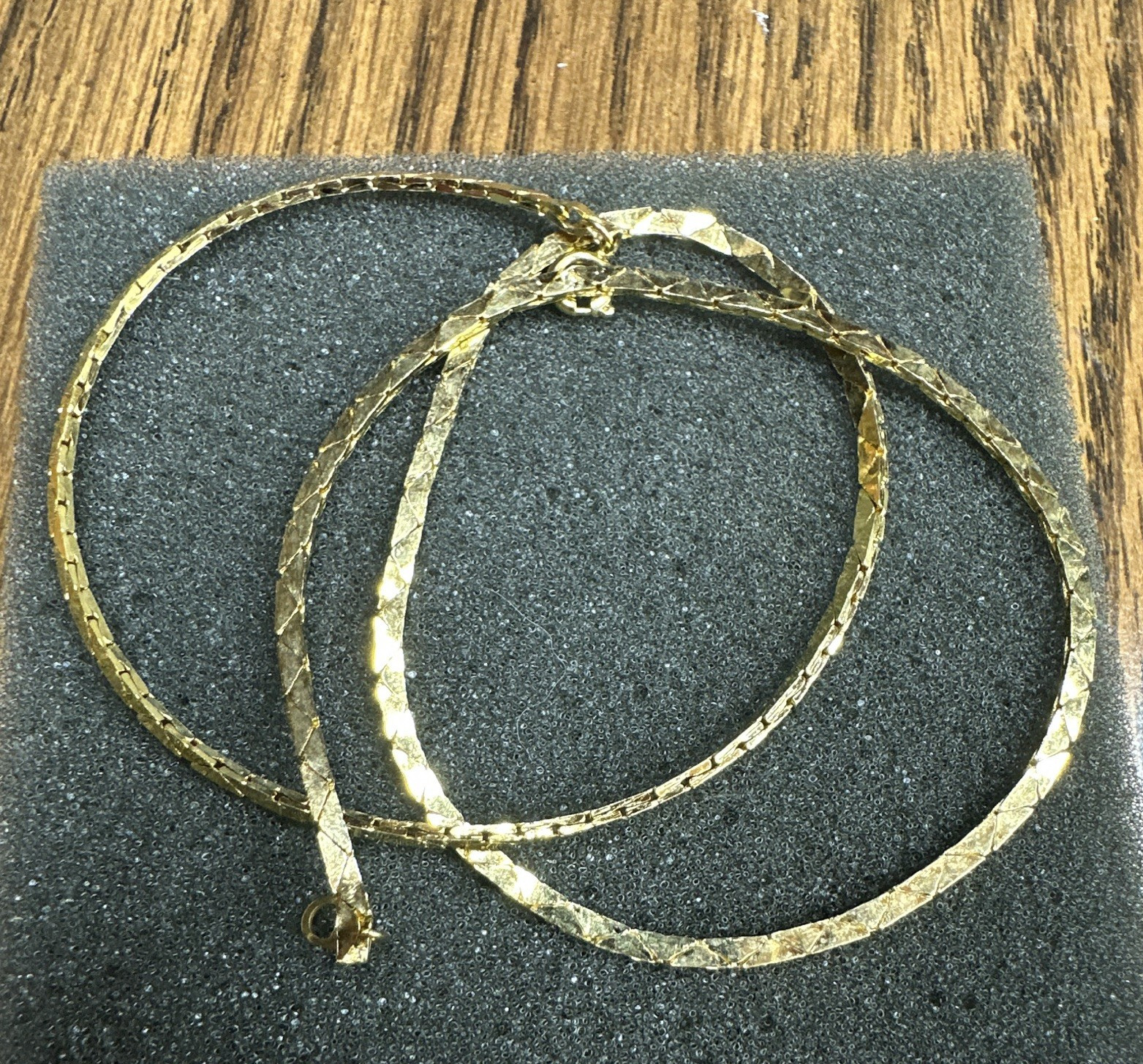 Gold Tone Herringbone Chain Necklace Metal Chain Style No Main/Secondary Stone