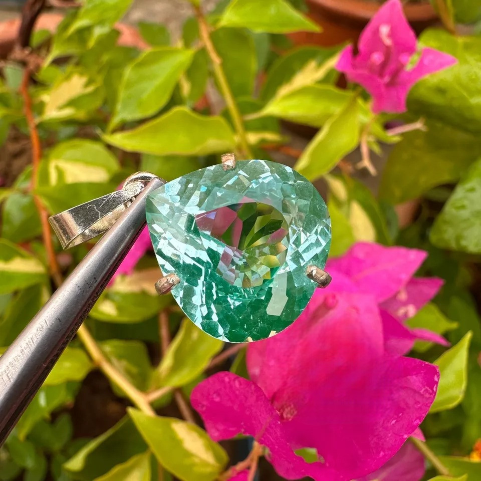 Natural Certified 23.40 Ct Green Sapphire Loose Gemstone Silver 925 Pendant