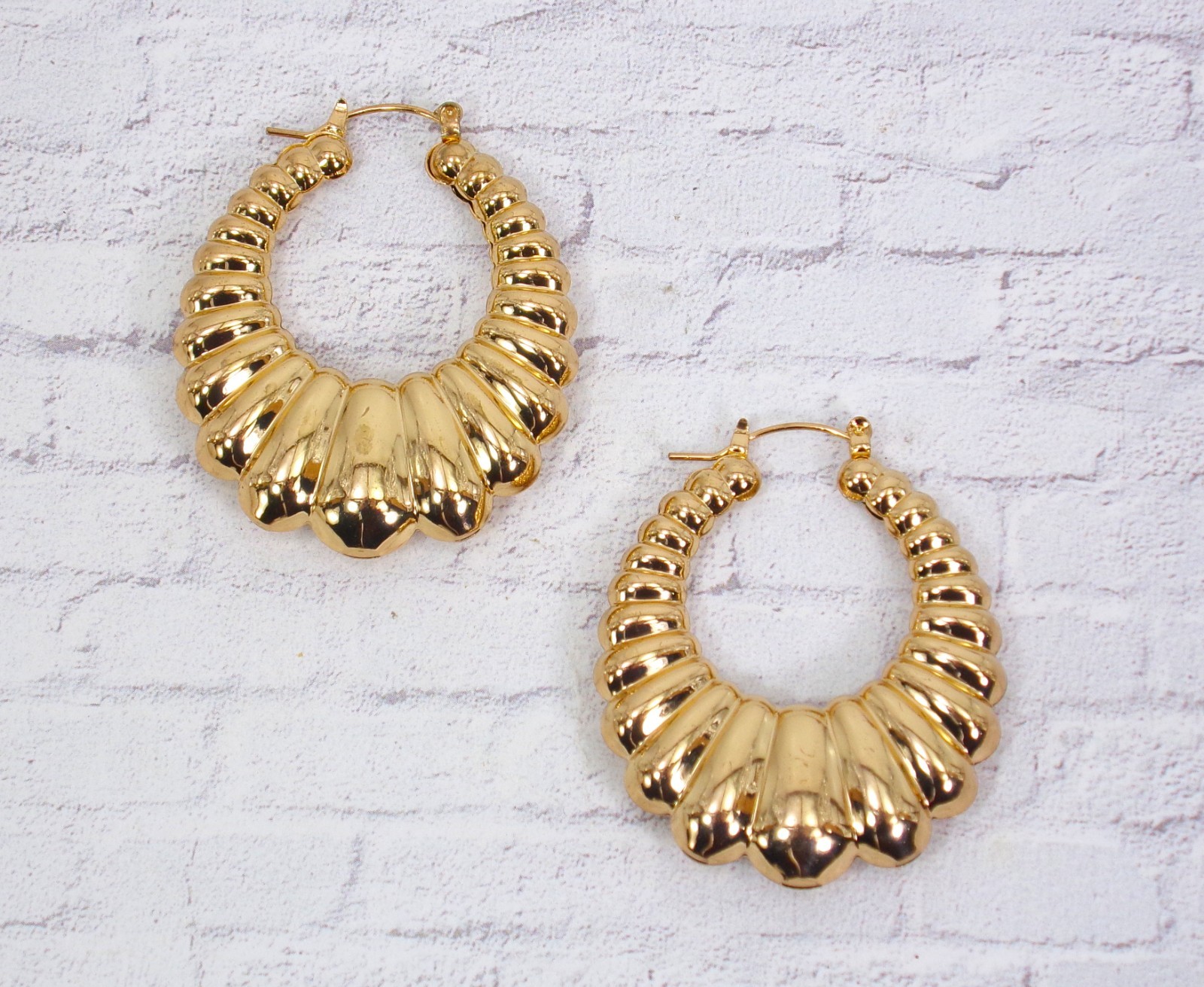 Large gold shrmp hoop earrings polished gold tone puffed ears 1.79″ x 1.68″ NEW