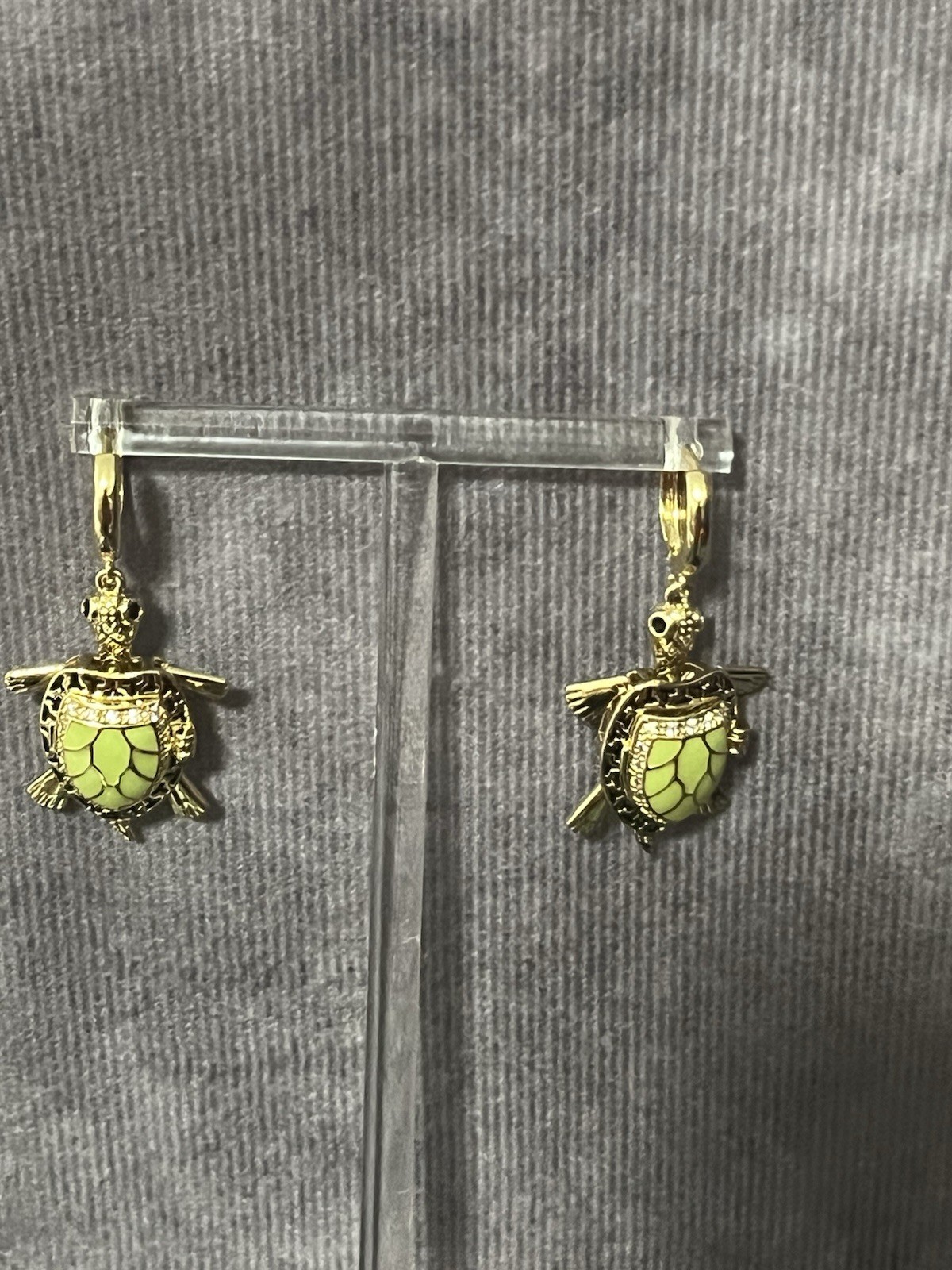 None tarnish none fade Gold Tone Turtle Necklace & Earrings Set Green