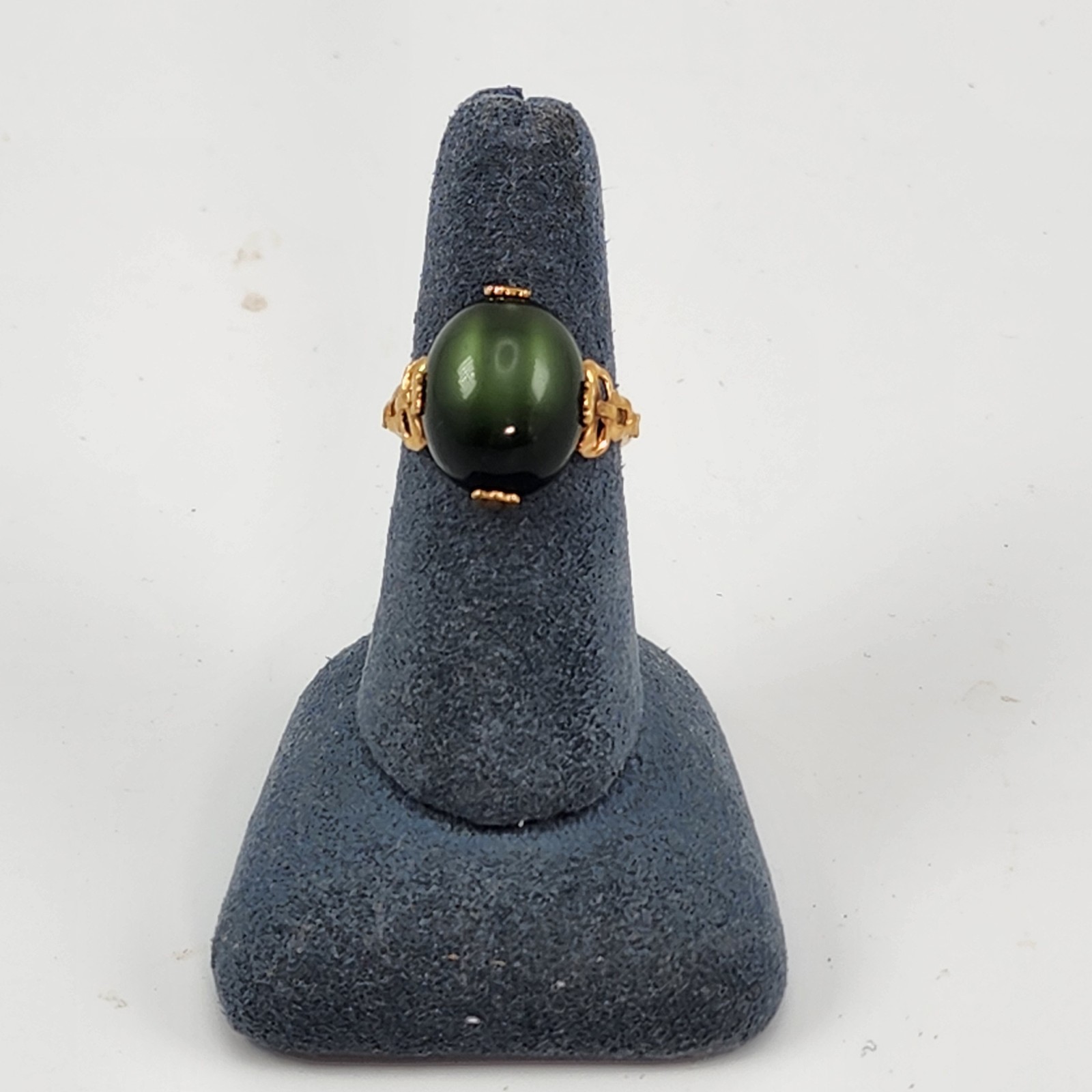 Beautiful Ladies PARK LANE Gold Tone Ring W/Green Cut Glass As Shown Size 7