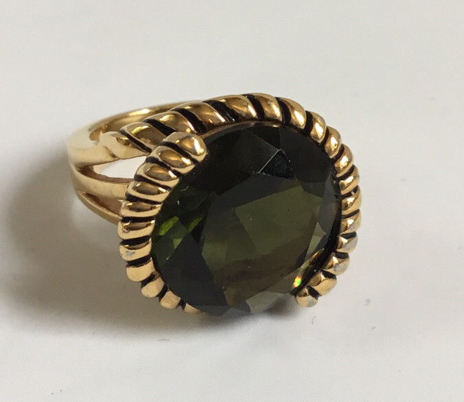Lia Sophia “Envy” Green Crystal Ring Gold Tone Unique Setting. EUC