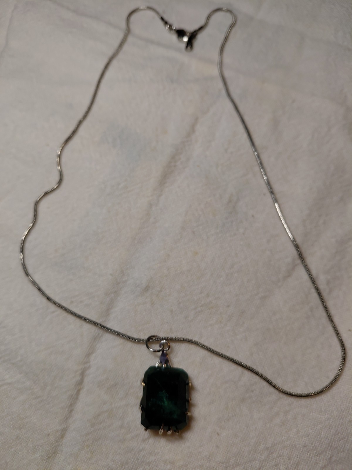18″ marked 18KGP ELECTROPLATED Necklace With Green Stone