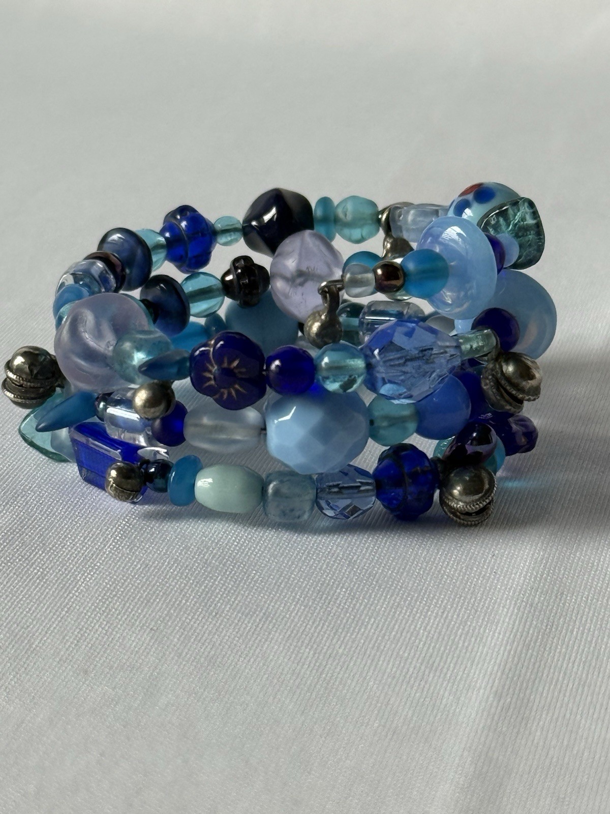 Modern Estate Two Tone Blue Multicolor Beaded Wrap Bracelet Memory Wire Small