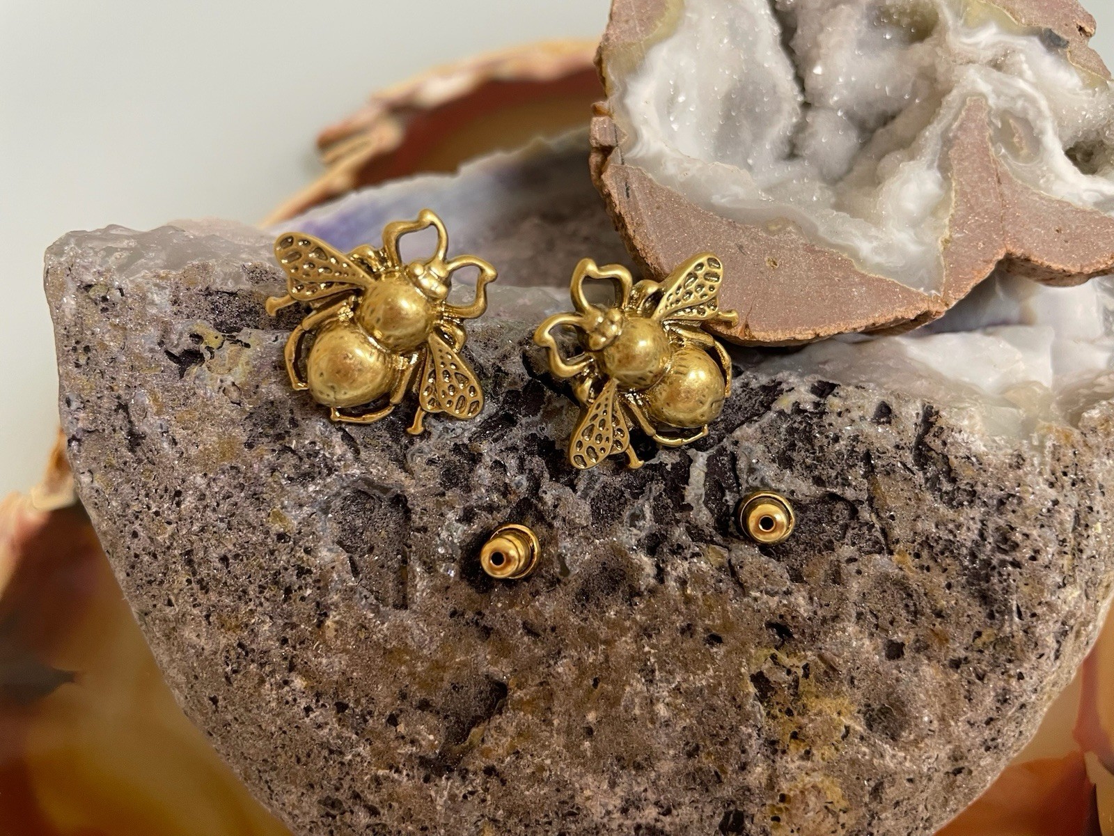 GUCCI Gold Tone Bees Pierced Stud Earrings W/Pouch, Box, Bag, Ribbon