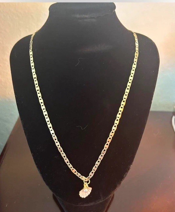 Gold Tone Metal Figaro Chain Necklace Shell Charm Pendant Beach Adjustable