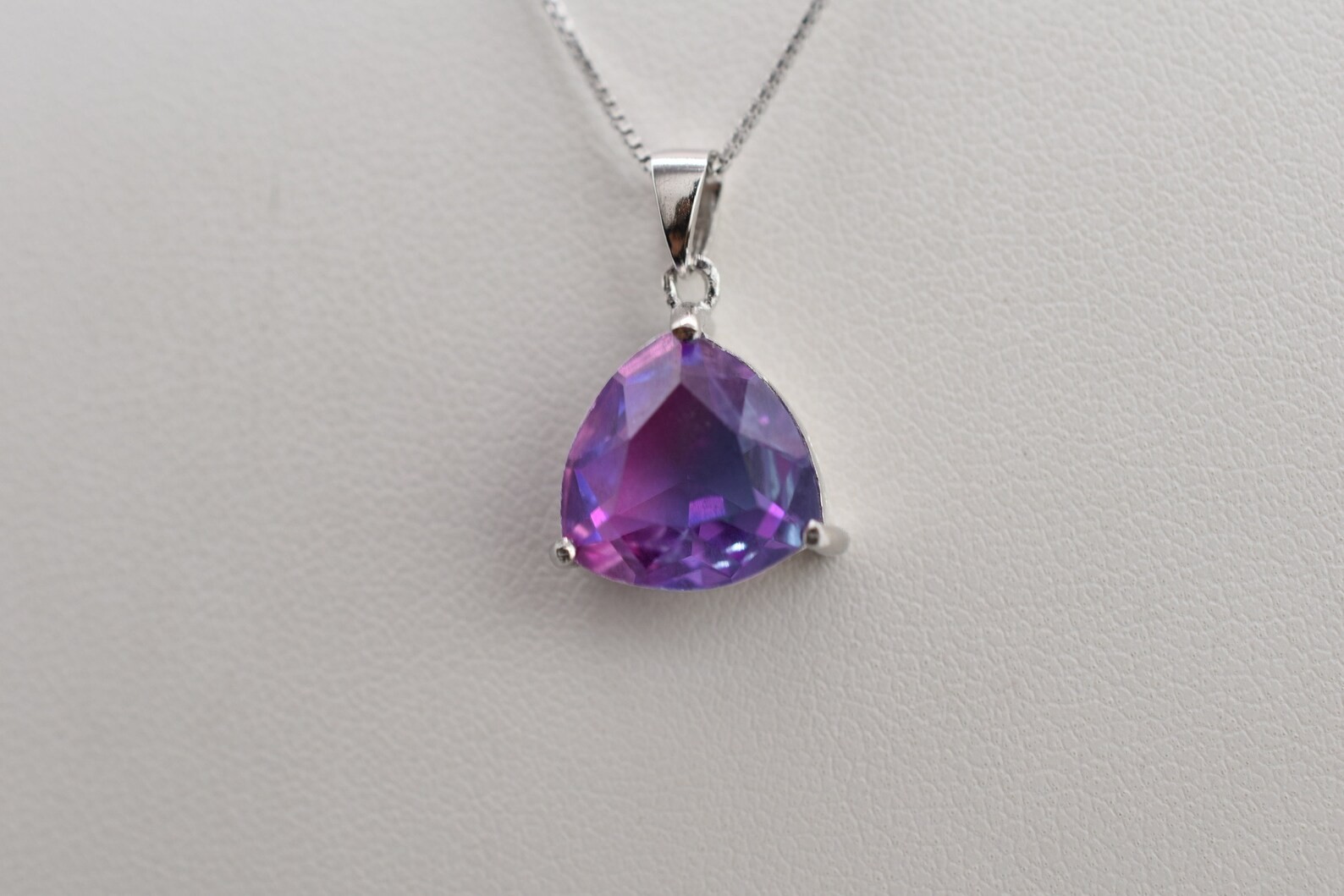 Natural Certified 21.60 ct BIO-COLOR Sapphire Pendant -925 Solid Silver