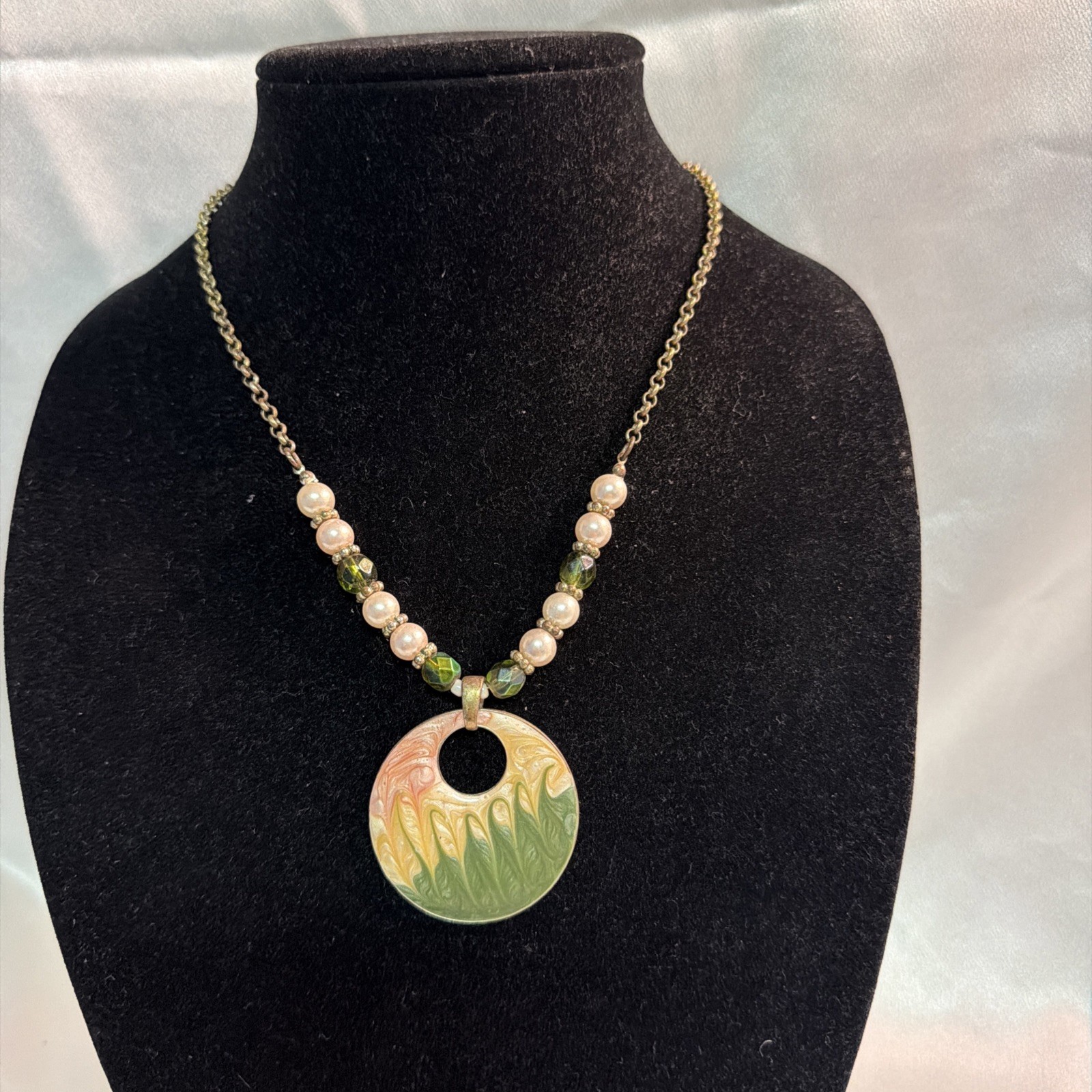 Pendant, Beaded Chain-Link Necklace 18 Inches