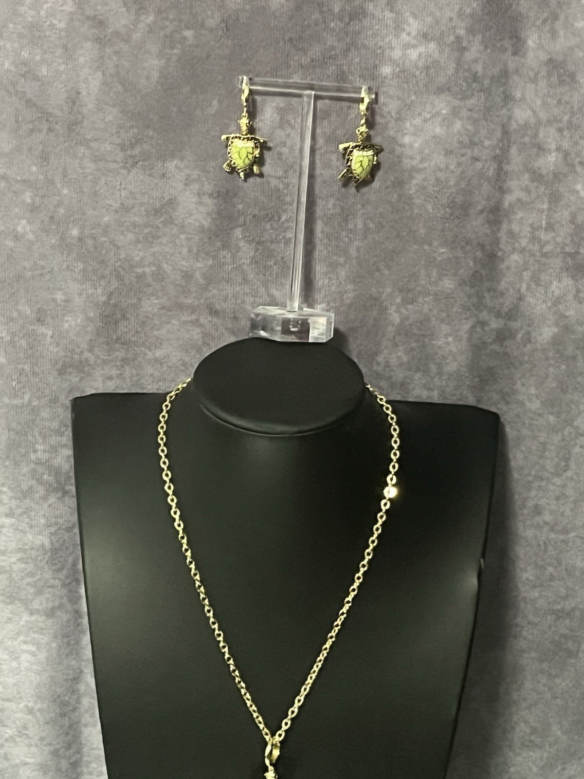 None tarnish none fade Gold Tone Turtle Necklace & Earrings Set Green