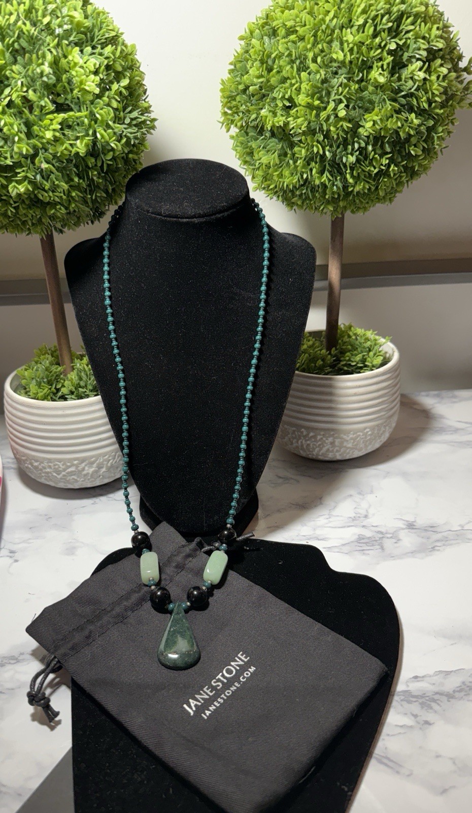 Green Stone Teardrop Pendant Beaded Necklace 26” w/ Bag Lot #992