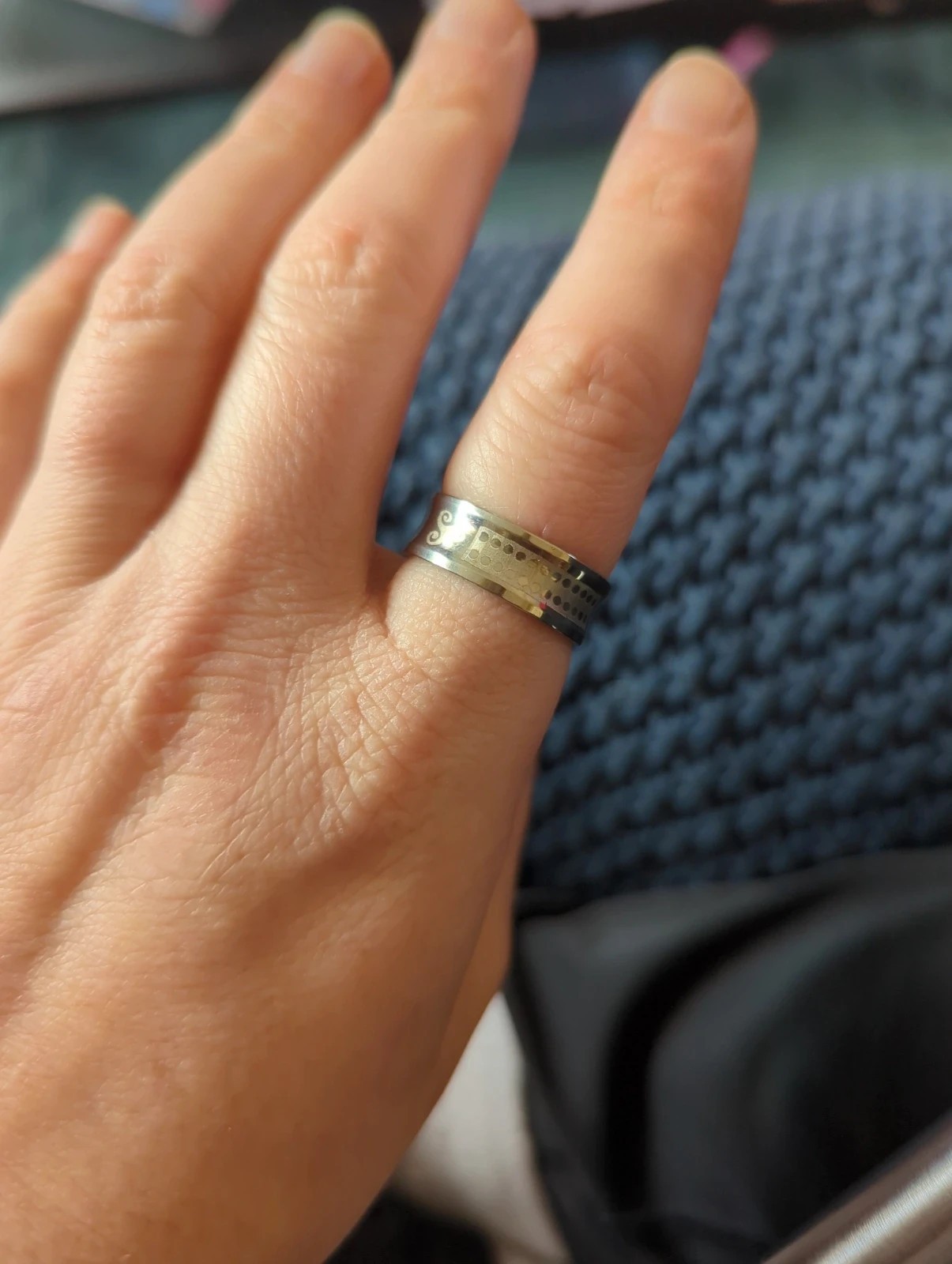 Stainless steel concave etched ring UK R 1/2