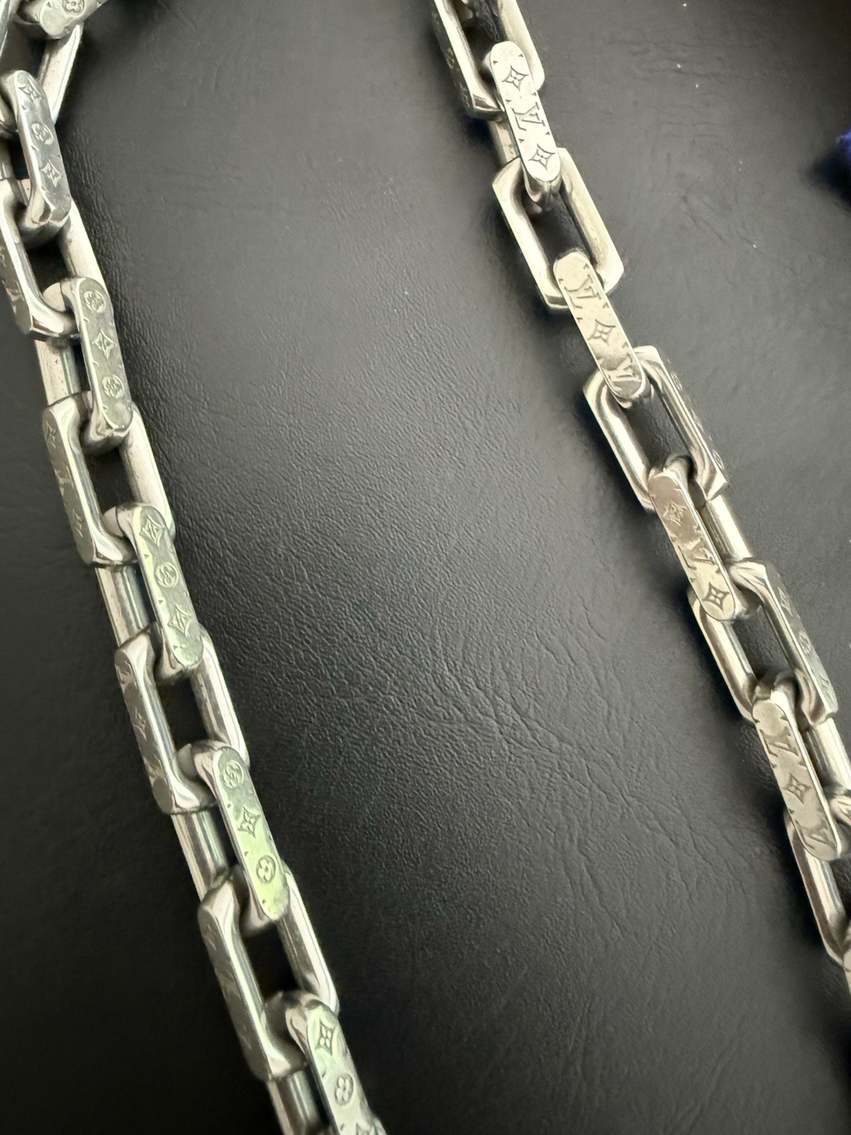 Louis Vuitton Collier Monogram Bar Link Chain Necklace