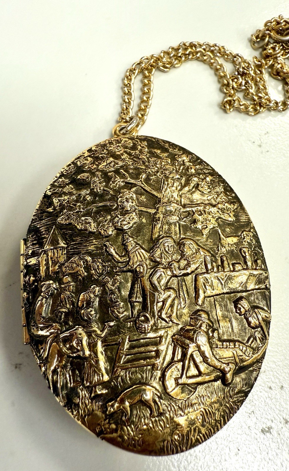 VTG.Bruegel Style Repoussé Pendant Necklace – Large 3” False Locket Gold Tone