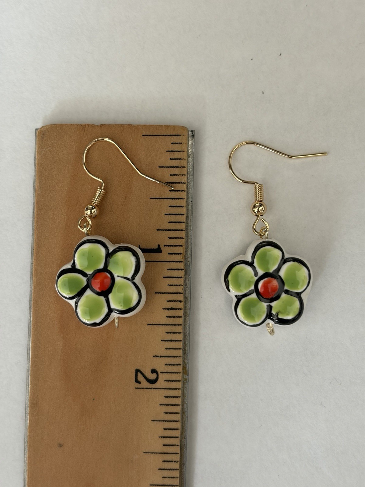Green White Flower Dangle Hook Earrings Gold Tone Floral Enamel Lightweight