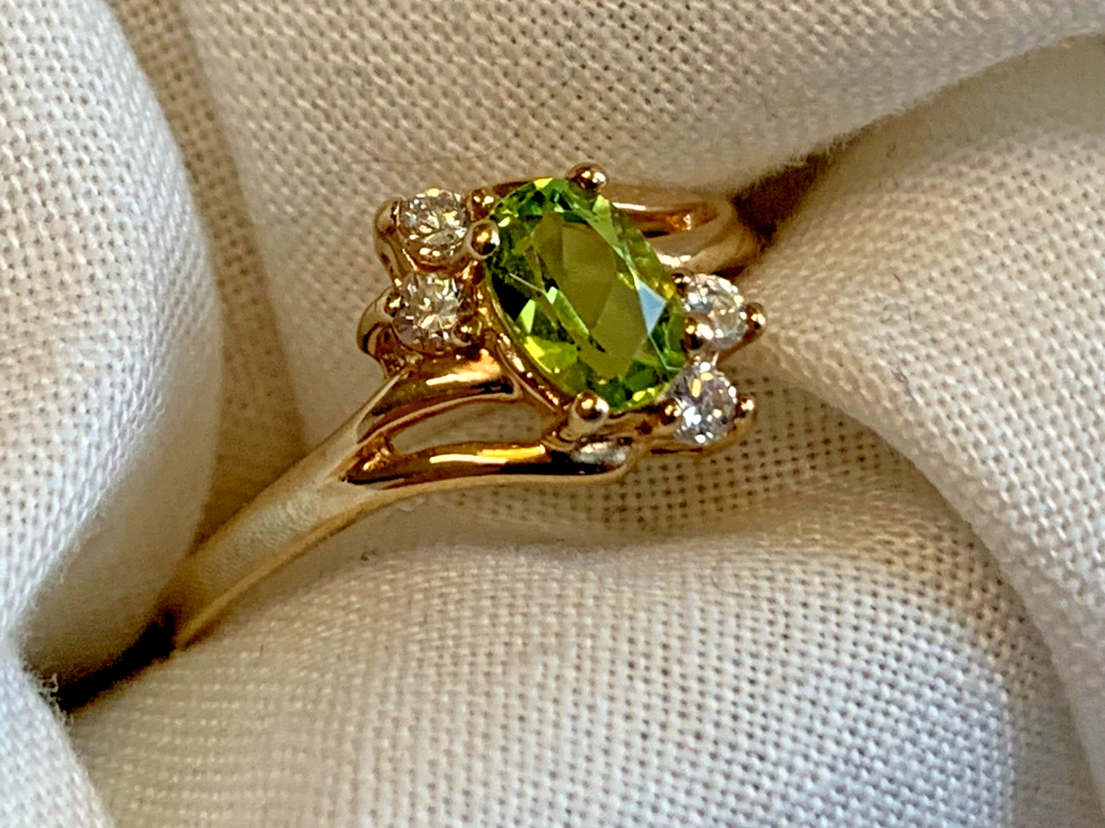 10K Yellow Gold Ring 1.69g Fine Jewelry Size 6.75 Band Green Peridot Look *READ*
