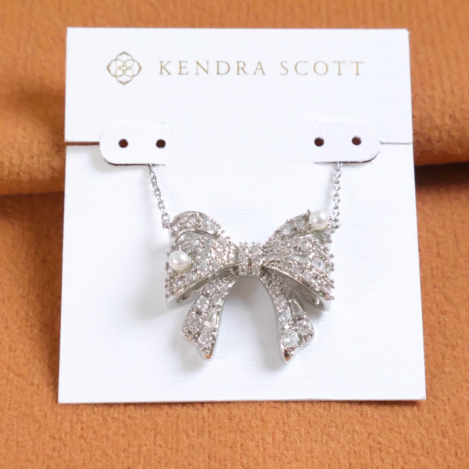 Kendra Scott | Krista – Silver White Mix Bow Pendant Necklace