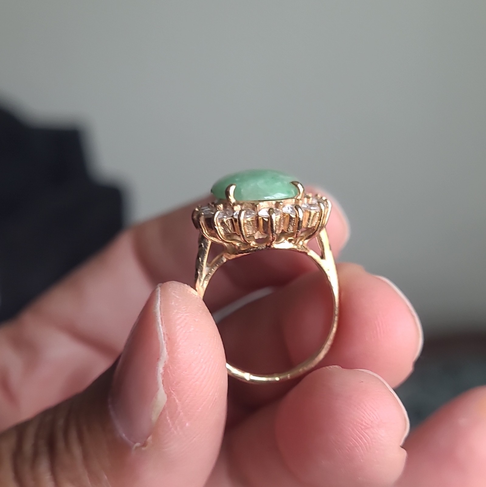 18kt 6.6 Grams Yellow Gold Prong Cocktail Ring Size 6 Oval Green Jade Halo
