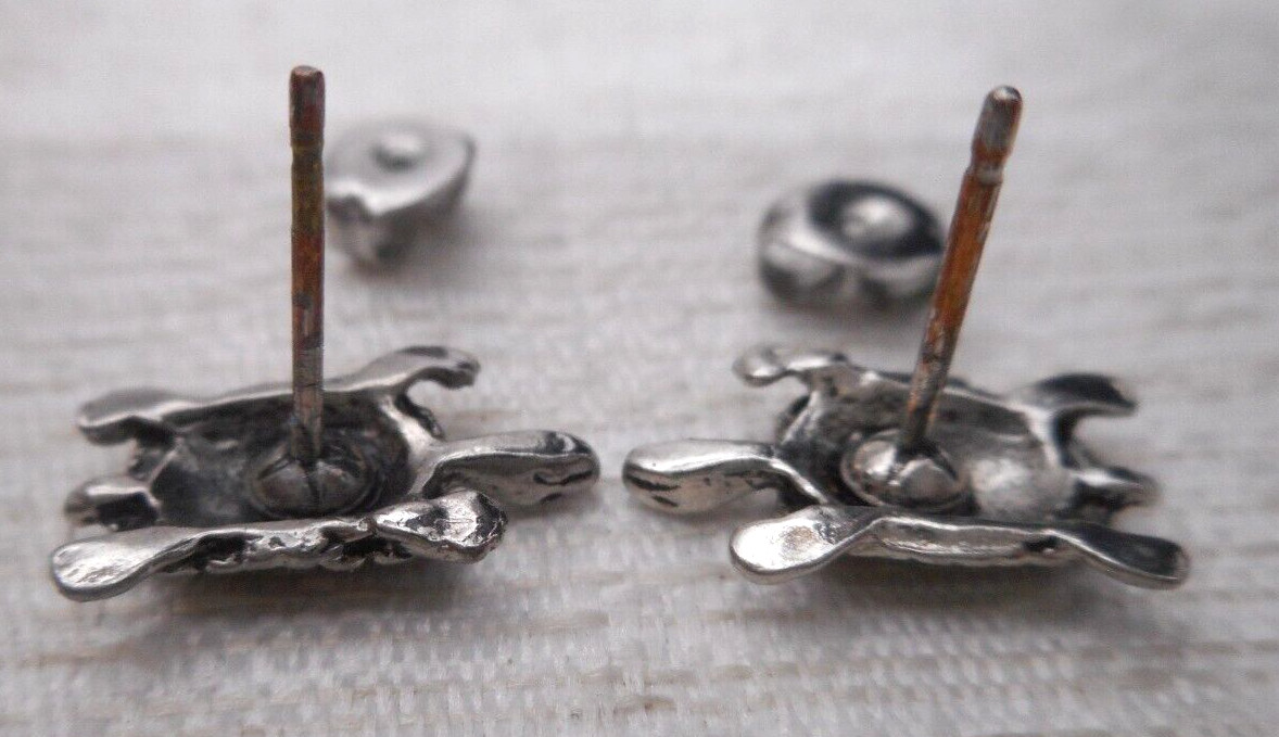 Vtg Detailed Metal Turtle Stud Earrings Smooth Acrylic Shell Tiny Childs 1/2″