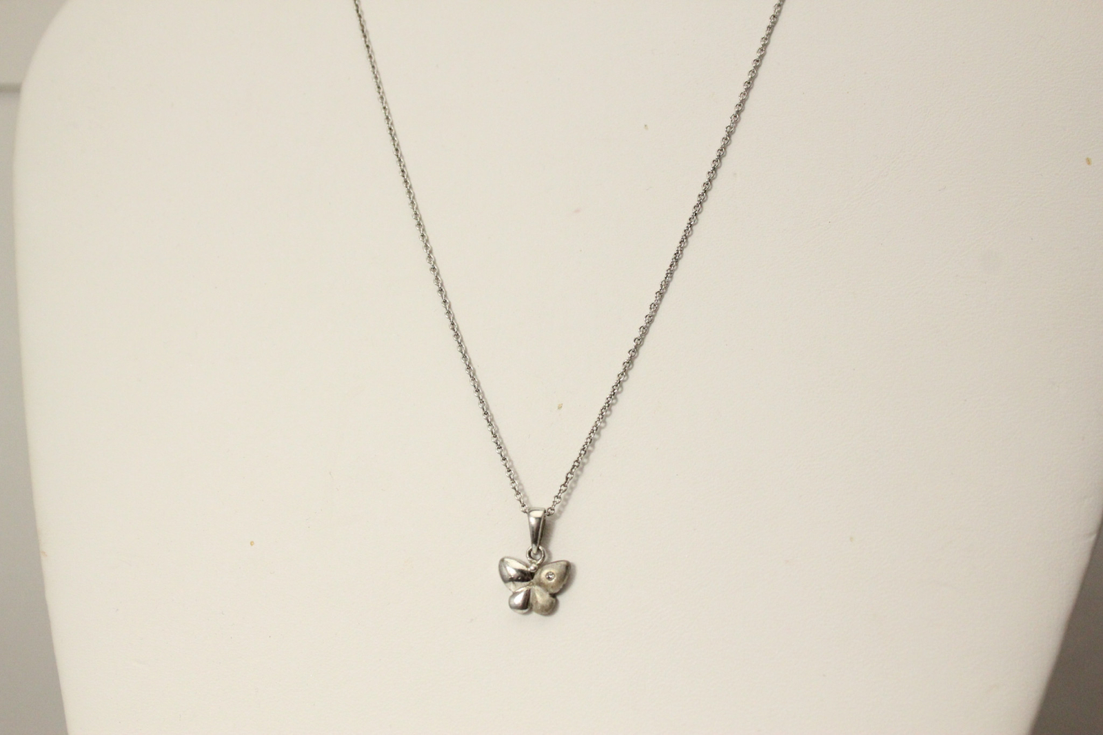 Small Butterfly 925 Sterling Silver Necklace 2.7 Grams 17 Inches Long (NEC4717)
