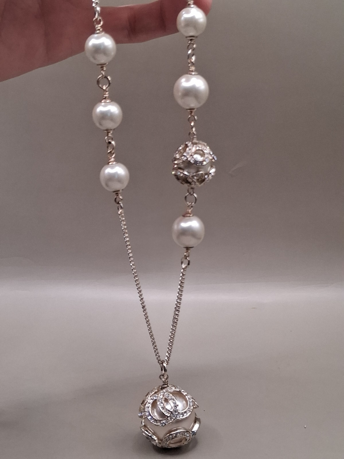 as is Chanel Autumn 2015 Glass Faux Pearl Chain Link Necklace 26.5″