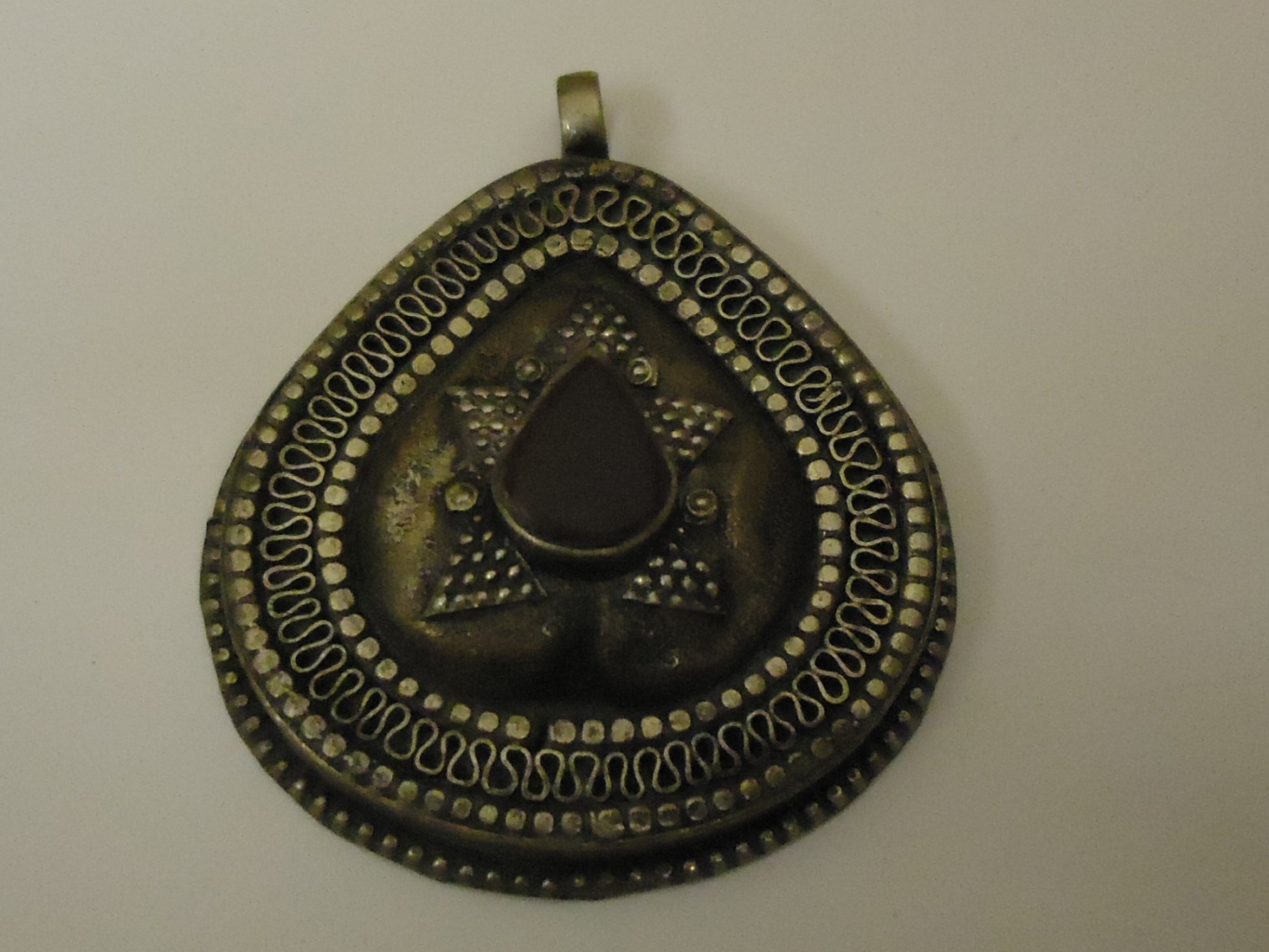 Designer Fashion Pendant 2in L x 1 5/8in W Metal Female Adult Metalics/Browns
