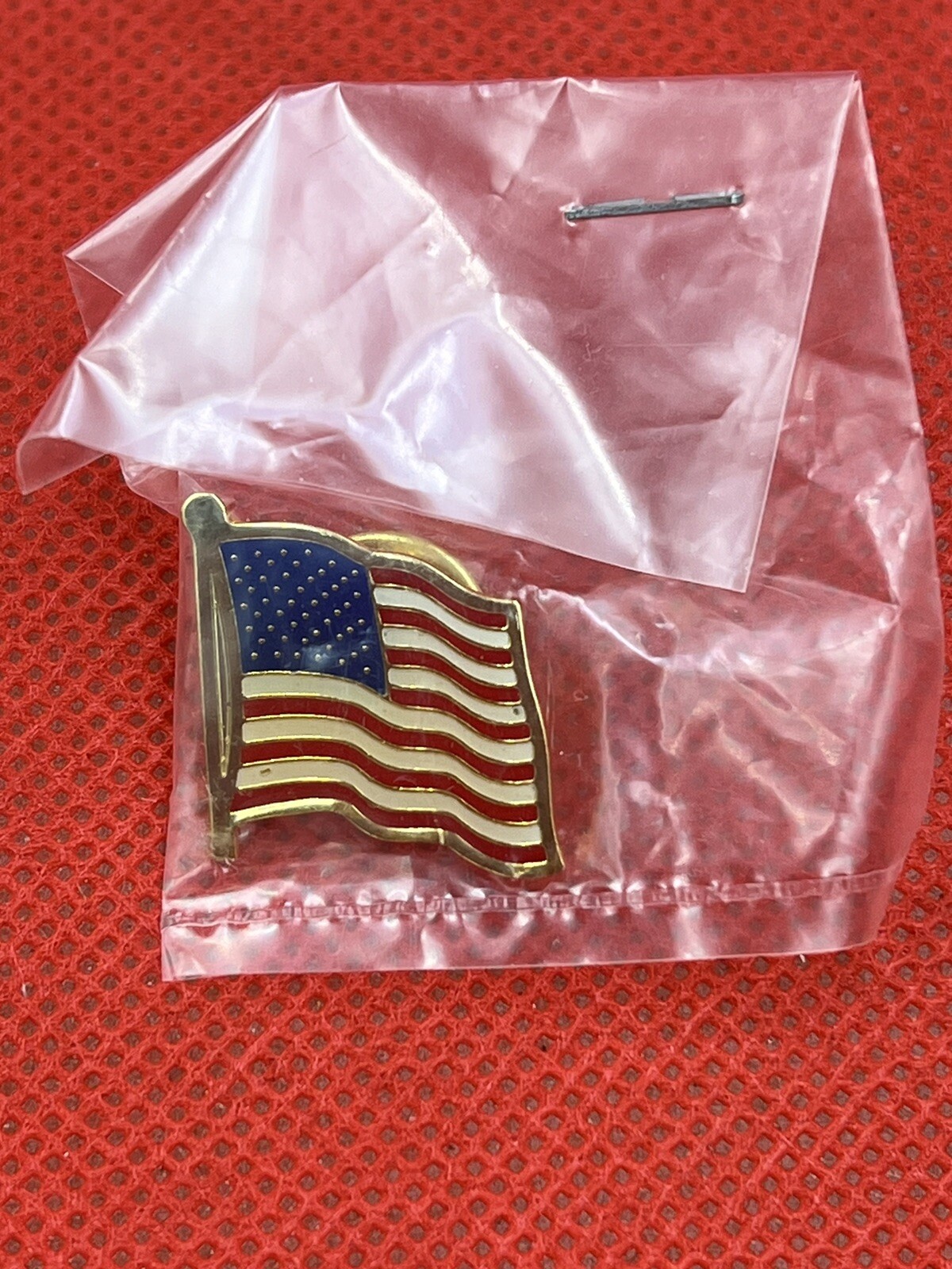 AMERICAN FLAG ENAMEL LAPEL HAT PIN USA US United States.