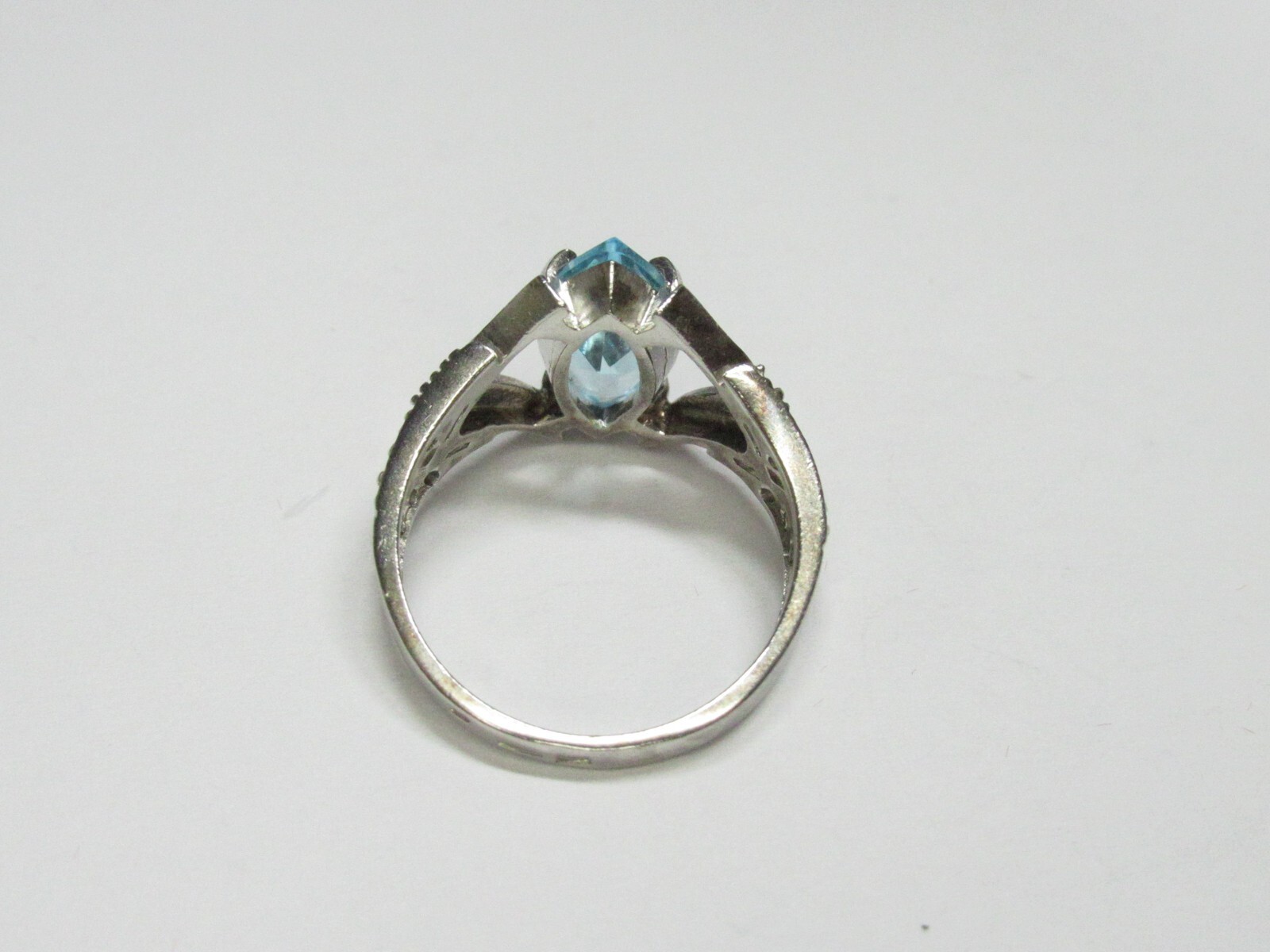 Women’s 925 sterling silver, 375 gold ring, cubic zirconia, 3,67 gr, size 7.