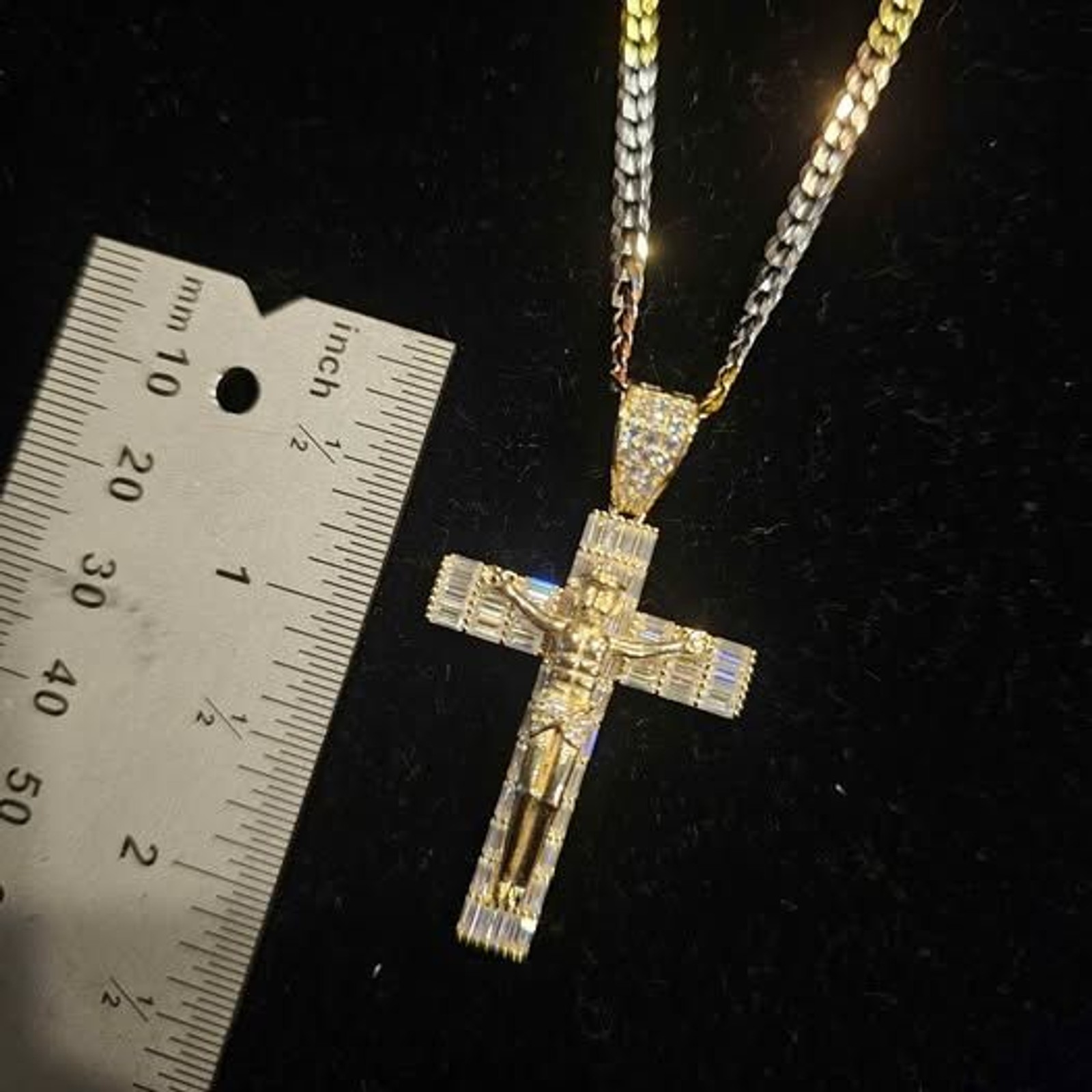6.0CTW VVSD Moissanite Cross on 20″ tri-colored chain in .925 sterling silver