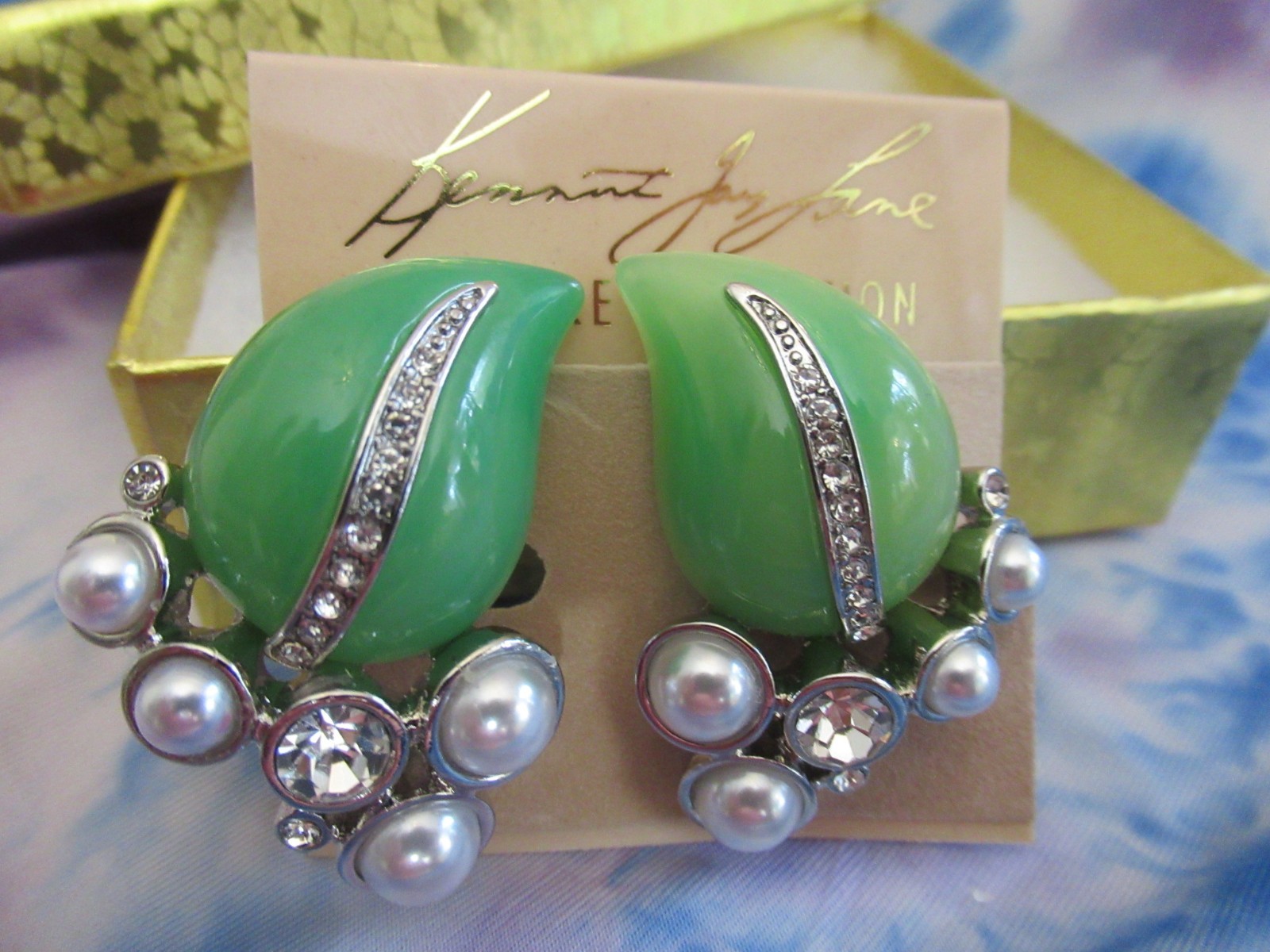 KJL KENNETH JAY LANE Jade Resin Cabochon Crystal & Pearls Paisley Earrings NWT