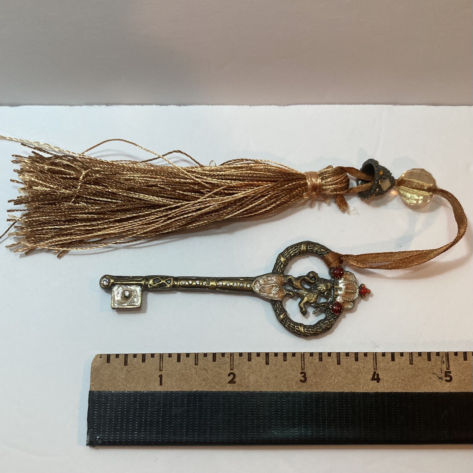 Decorative Metal Key Antique w/ Tassel Prop Costume Jewelry Home Decoration
