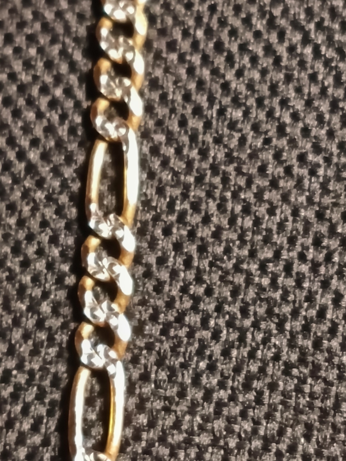 Gold Tone Metal Figaro Chain Necklace, No Main/Secondary Stone, 0 Gemstones