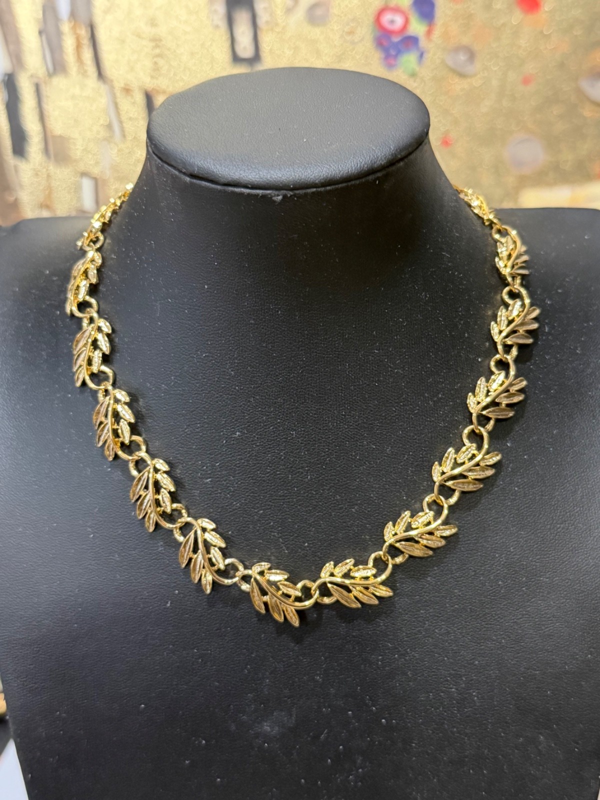Leaf Floral Link Necklace Gold Tone Fold Over Clasp 16”