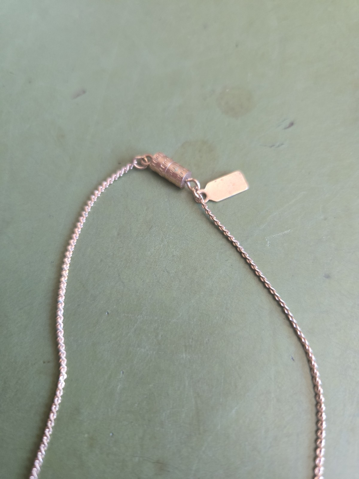 VTG “1928” Pendant & 18″ Chain Necklace Jewelry Flower Rose Gold & Silver Tone