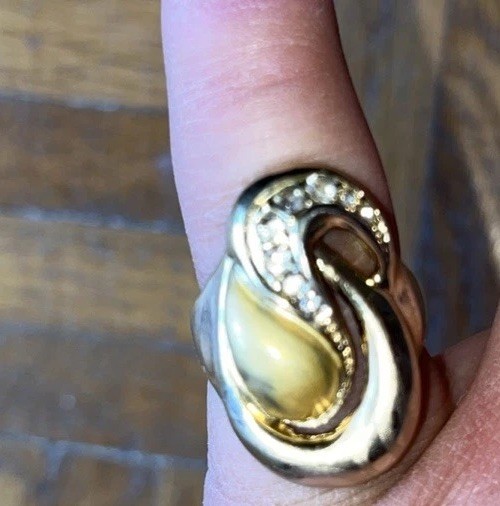 Vintage Women’s Costume Ring Large Statement Ring Fair Condition Size 7
