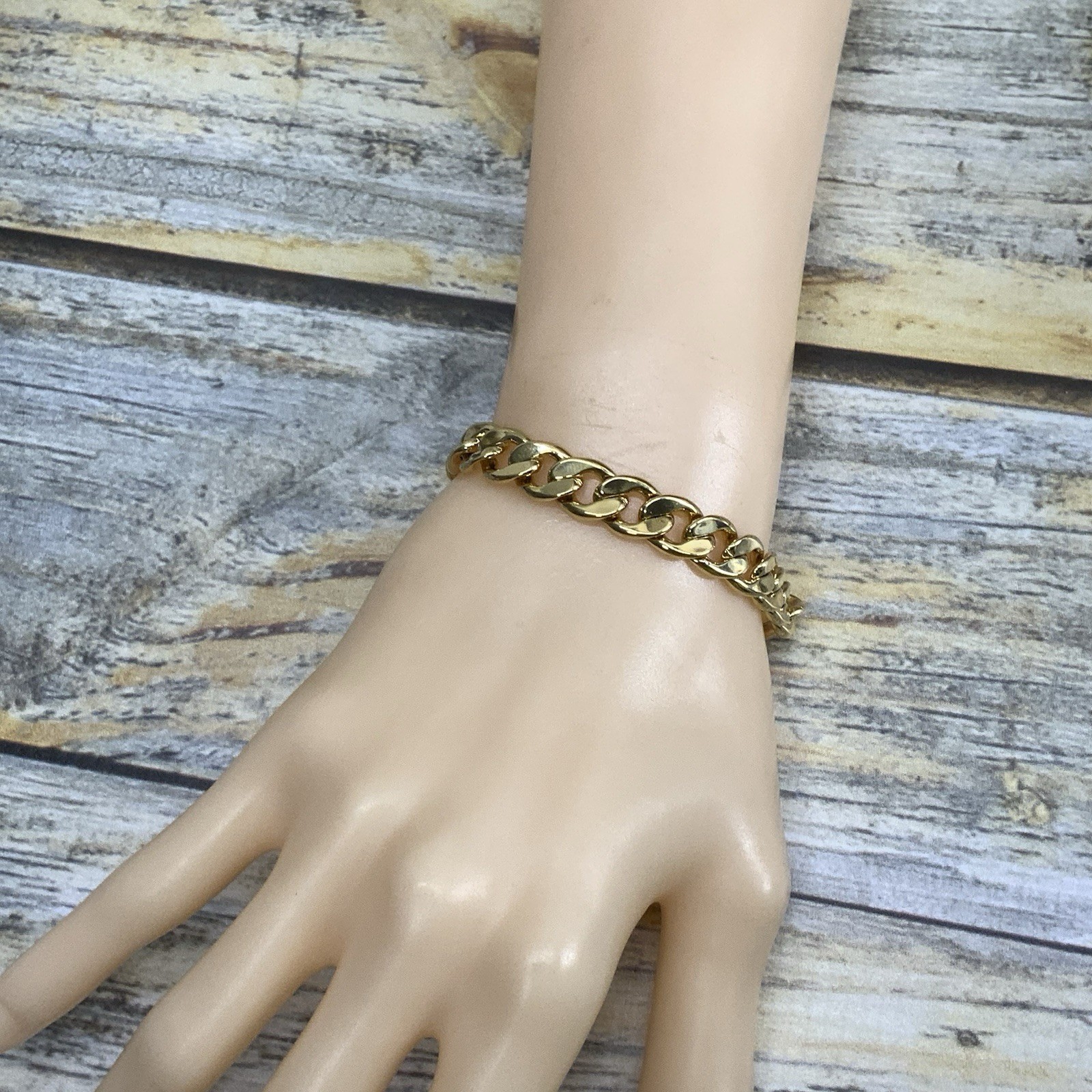 Marked Gold Shield curb chain bracelet Cuban link classic 7 inch