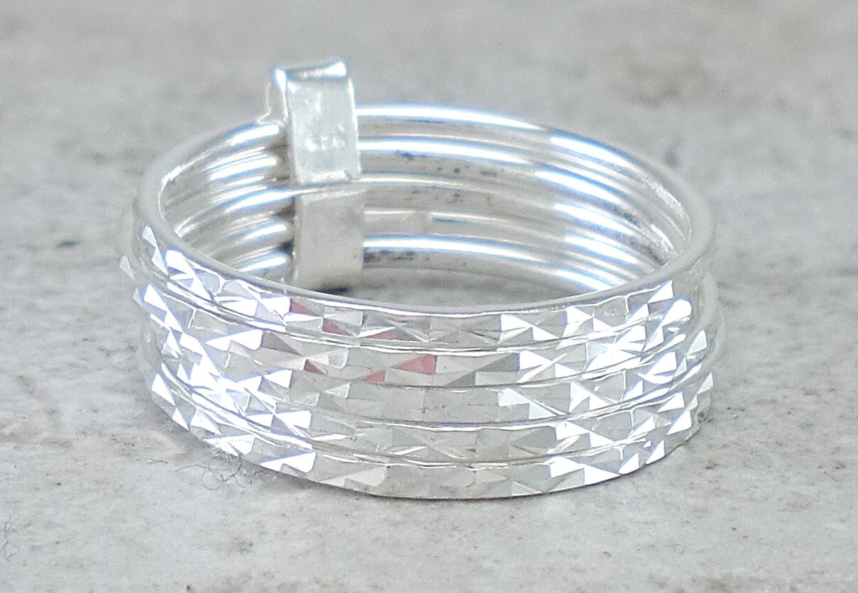 925 STERLING SILVER 5 BAND DIAMOND CUT STACKED RING size 9 style# r2809