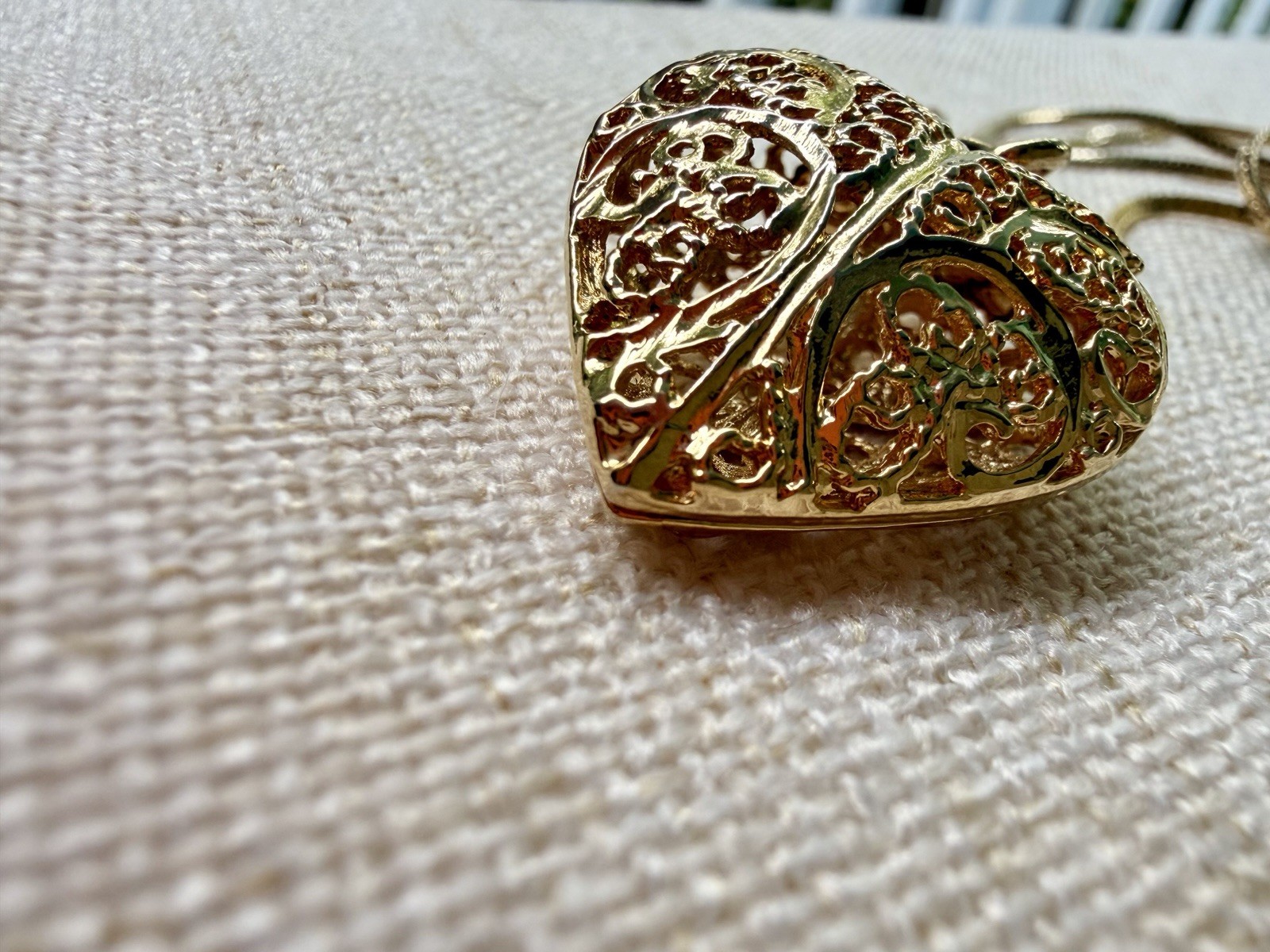 Vintage Gold Tone Filigree Heart Pendant Necklace Openwork Scroll Design