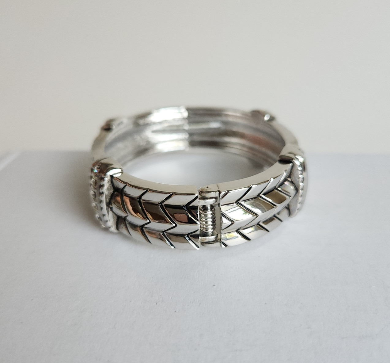 Chunky Bold Silver Tone Hinged Bangle Bracelet | Wide Statement Style | 7″ Fit