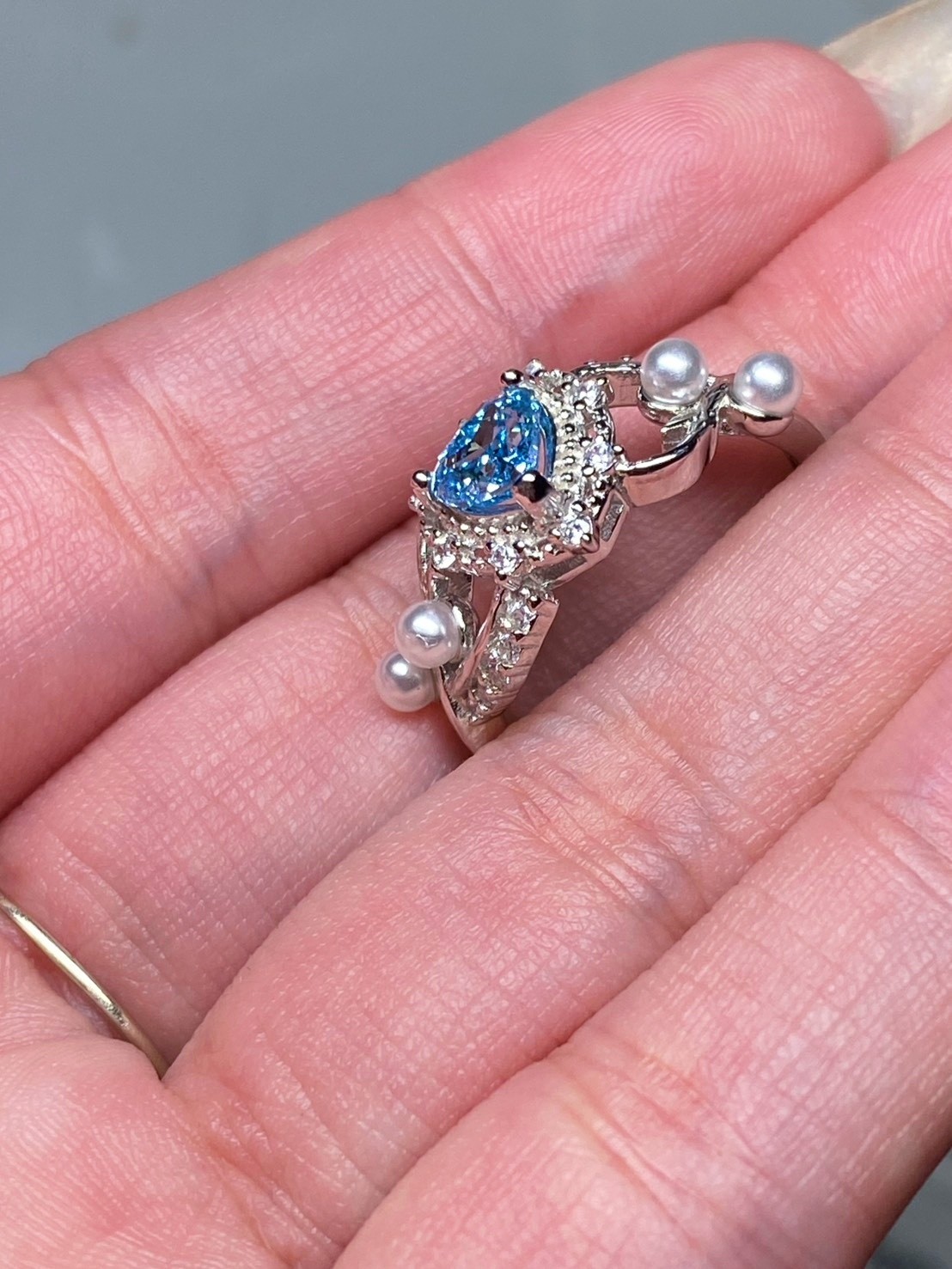 [jerseychou] Lab-Grown Diamond , 0.68ct , Fancy Vivid Blue , VS1 , IGI