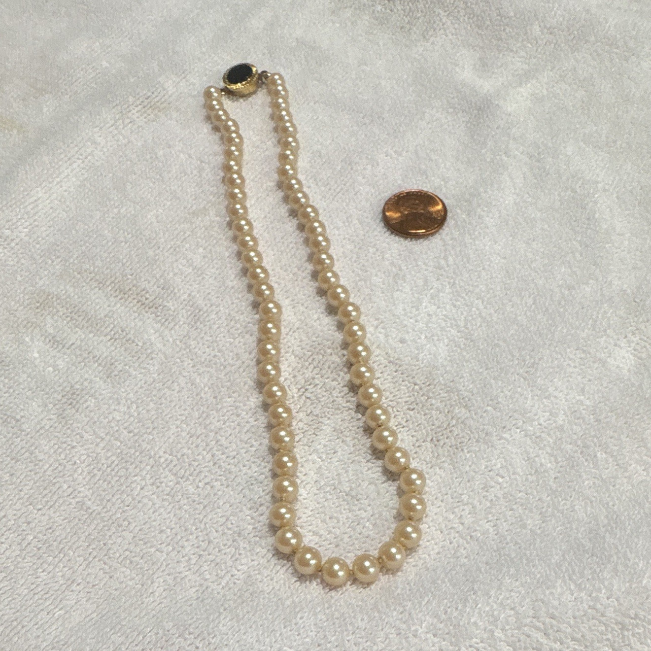Cream Simulated Pearl Beaded Strand Necklace Gold Tone Black Clasp vintage ￼